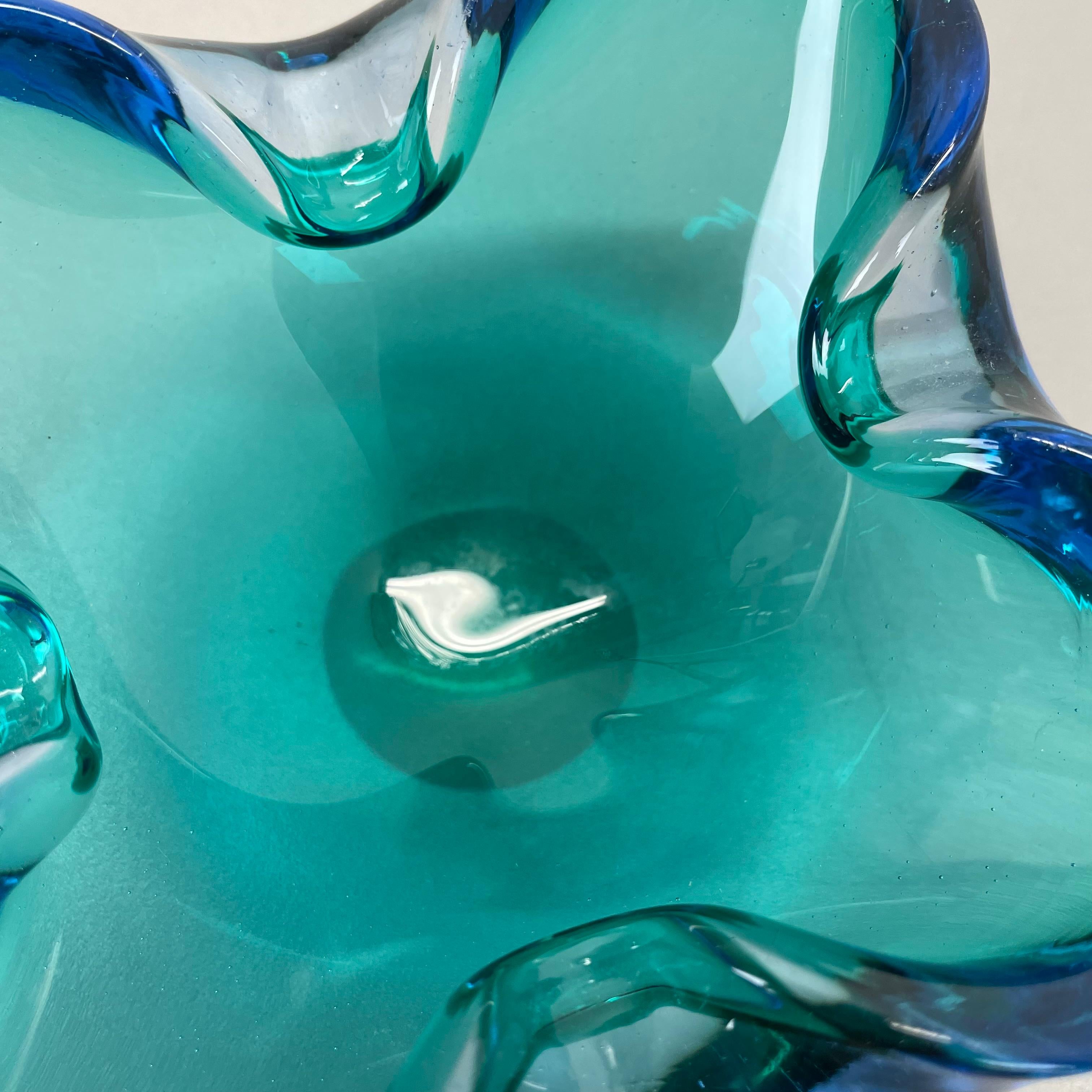 unico Grande ciotola in vetro di Murano blu multicolore Elemento Conchiglia Italia, 1970 in vendita 7