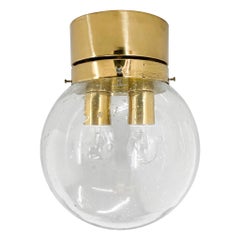 Grande lampada da parete e soffitto in ottone e vetro di Kamenicky Senov, marcata, anni Settanta