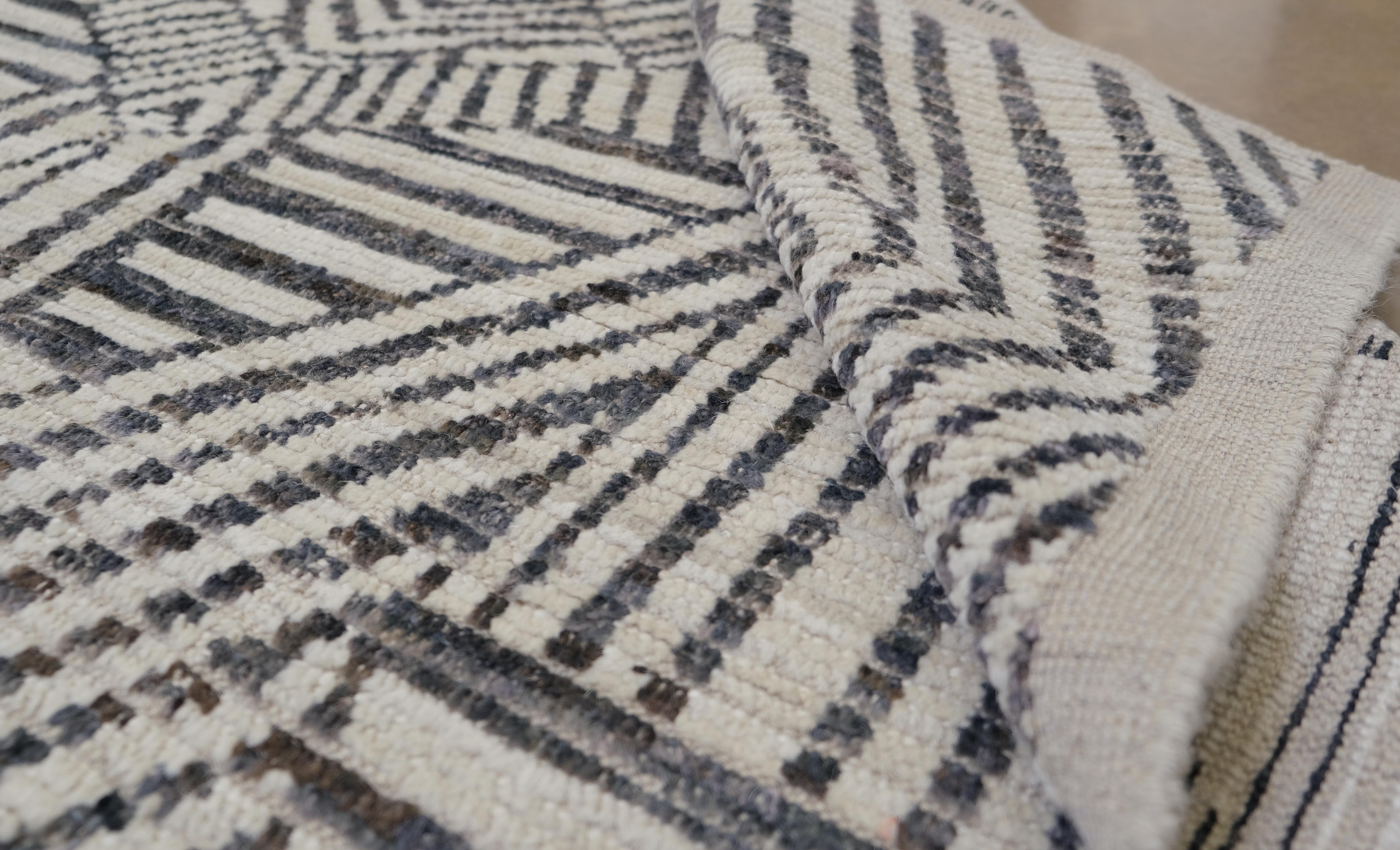 Moderne Grand tapis unique en laine à motifs géométriques 13'4''x19'3'' en vente