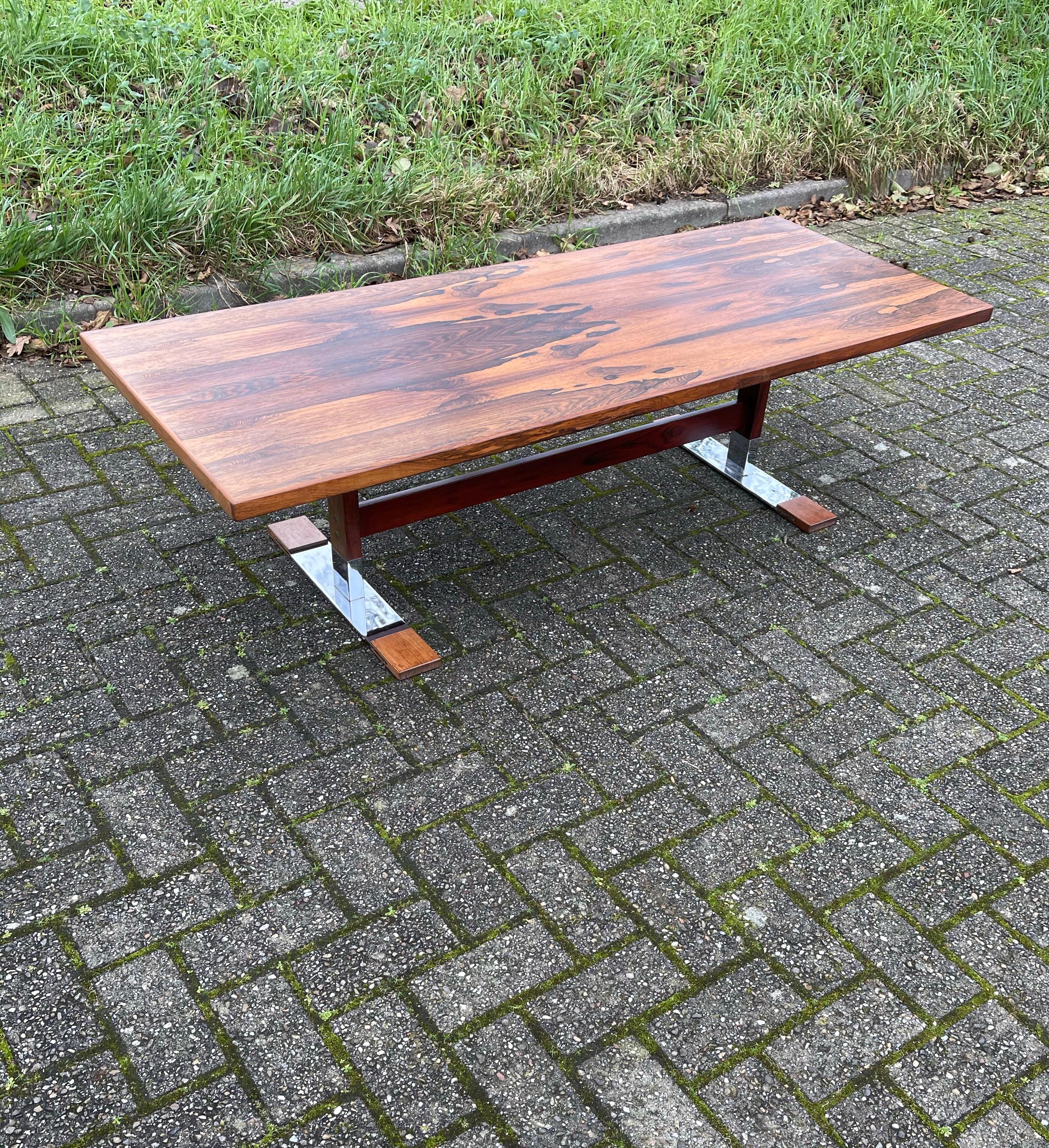 Unique Large Mid-Century Modern Wooden Coffee Table on Chrome Metal Sledge Feet For Sale 13