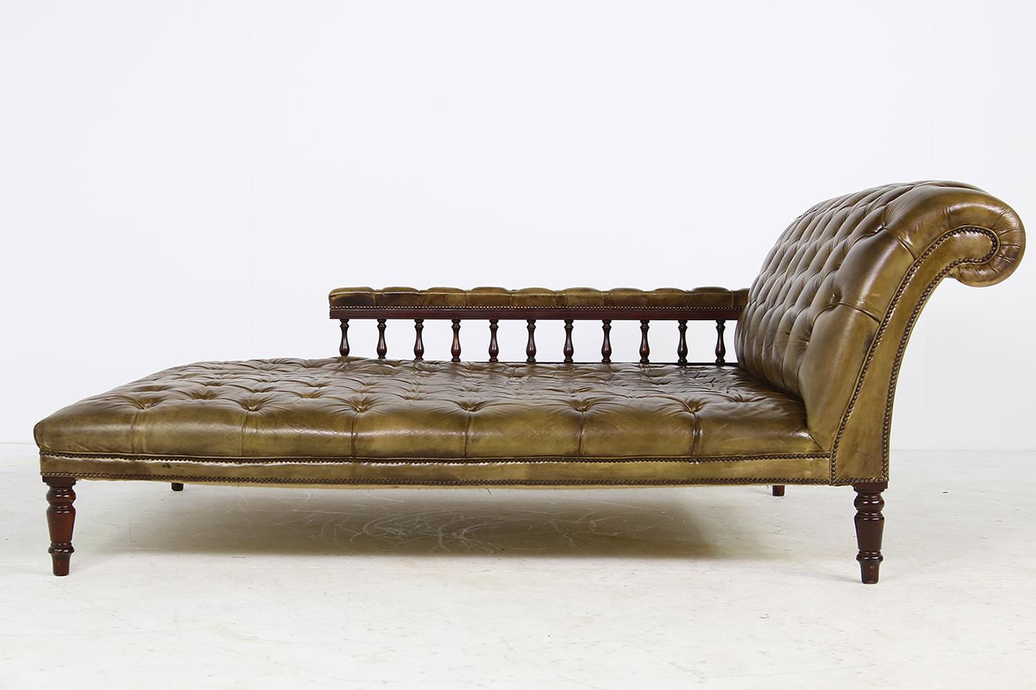Beautiful authentic midcentury recamier, daybed for one or two, authentic real leather, patina, fantastic condition, made in the 1950s, super large, solid and heavy, beautiful leather, free standing, it was pre-owned by Klaus Lowitsch (Loewitsch) a