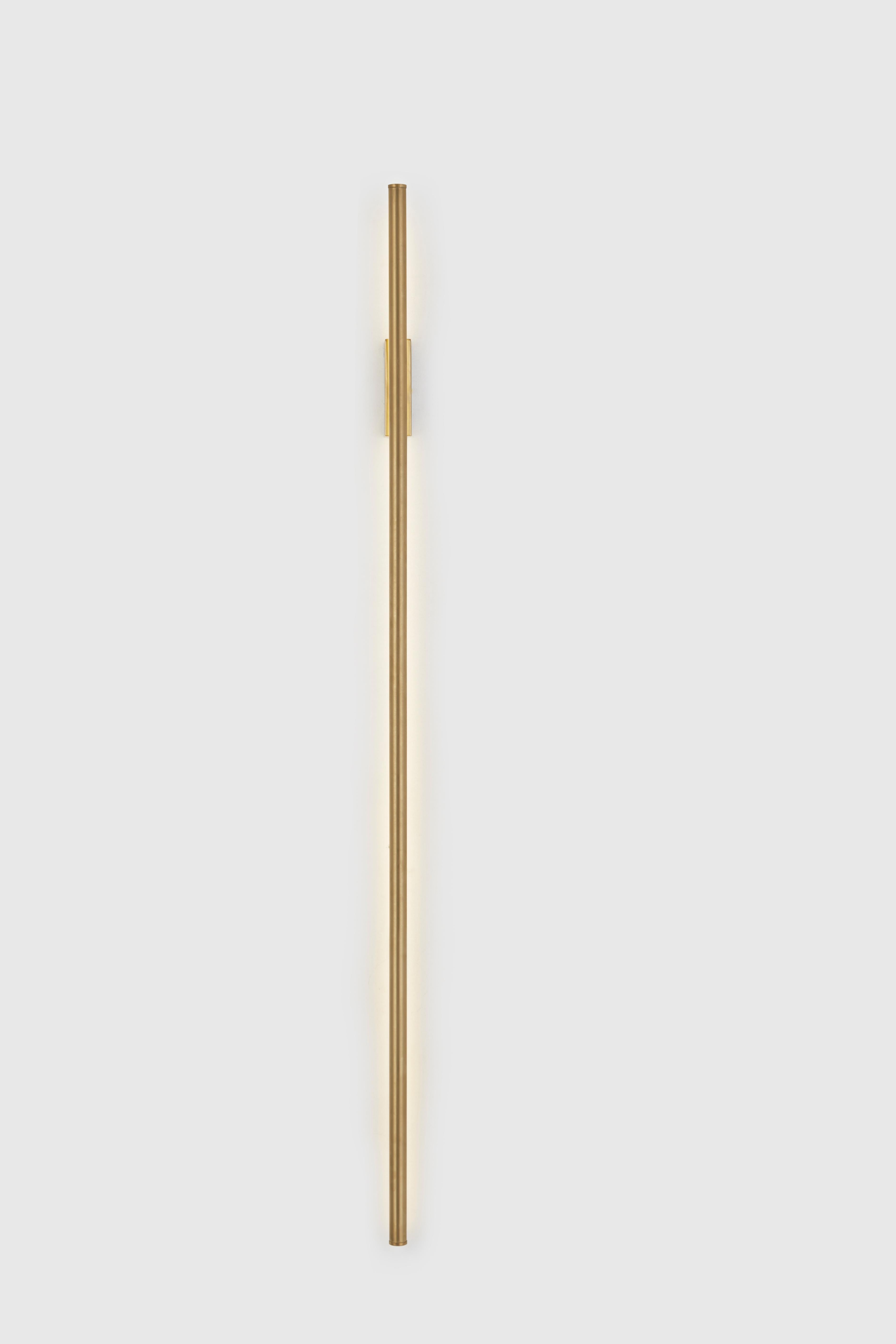 Láser Único III Oro de Hatsu
Dimensiones: An 10 x Al 150 cm 
Materiales: Aluminio

Hatsu es un estudio de diseño con sede en Bombay que crea una iluminación moderna, única e inmediatamente reconocible. Empezamos con la idea de poner el buen diseño