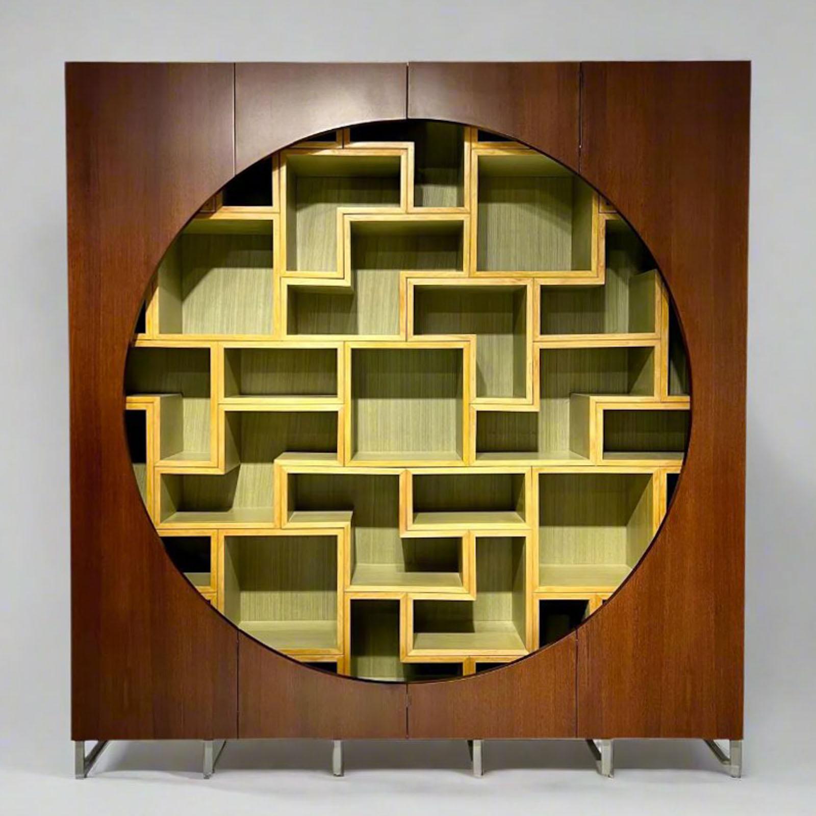 Questo mobile libreria è un prototipo unico realizzato dal designer giapponese Masanori Umeda negli anni '90, che incarna una fusione unica di filosofie di design orientali e occidentali. Prodotto da OAK Design a Cantù, in Italia, questo pezzo