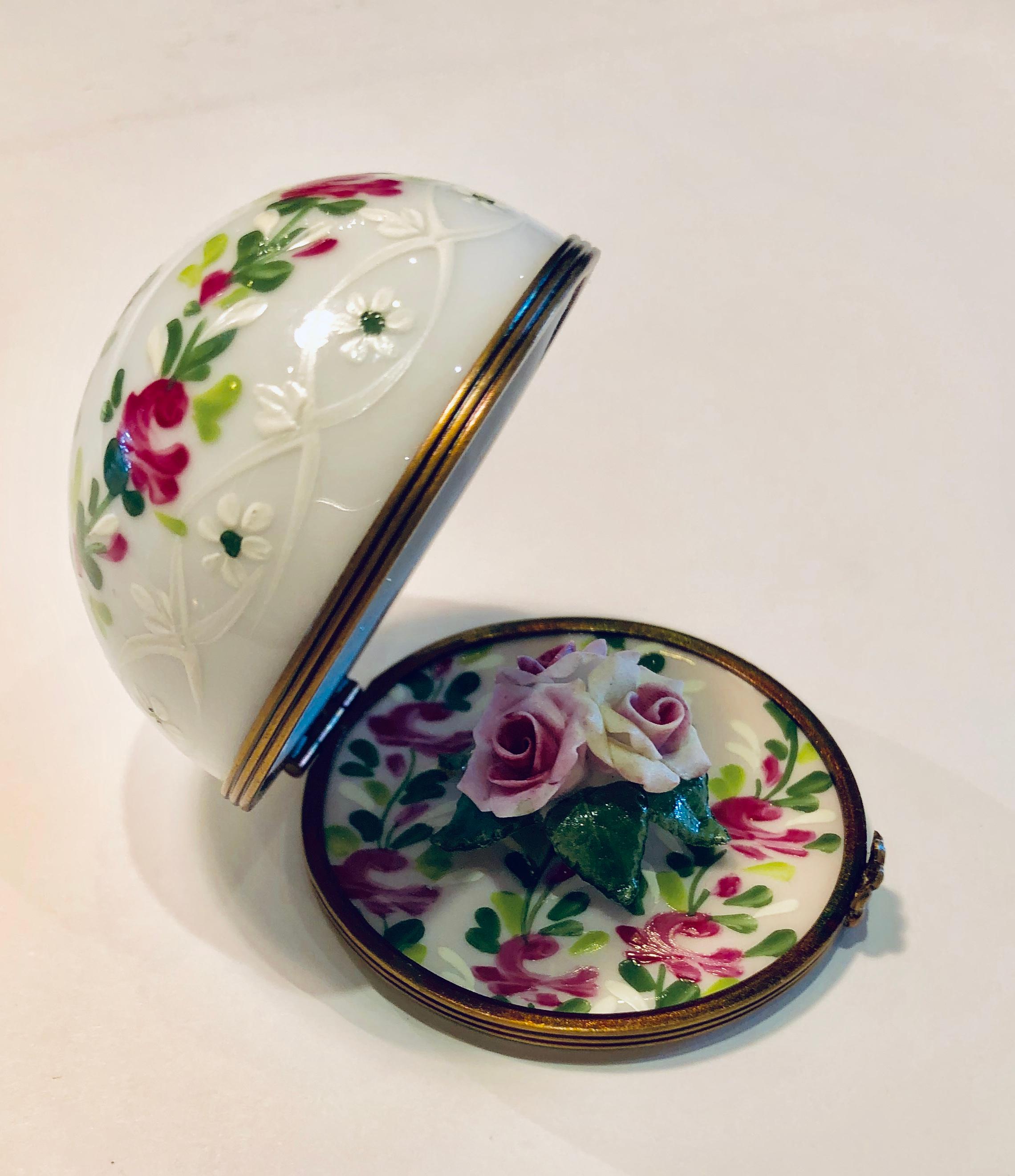 Hand-Painted Unique Limoges France Hand Painted Porcelain Rose Flower Bouquet Filled Dome Box