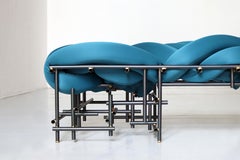 Banc long unique sans gazon signé par Evan Fay