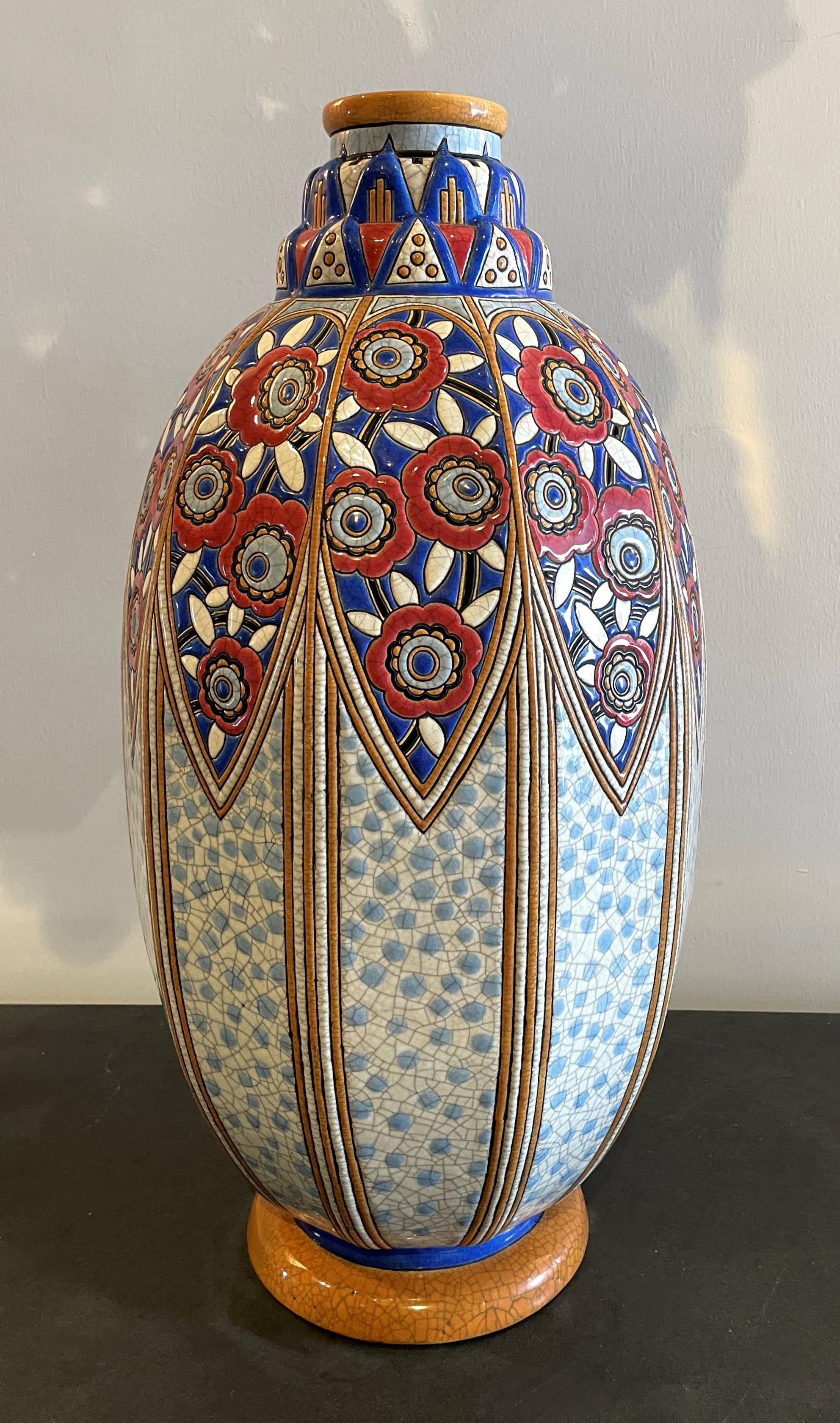 Eine seltene und schöne französische Art Deco Longwy emaillierte Ausstellungsvase von Maurice Paul Chevalier, Einzelstück, datiert 15. Juni 1928 

Die Vase ist in sehr gutem Zustand, ohne Chips oder Risse.