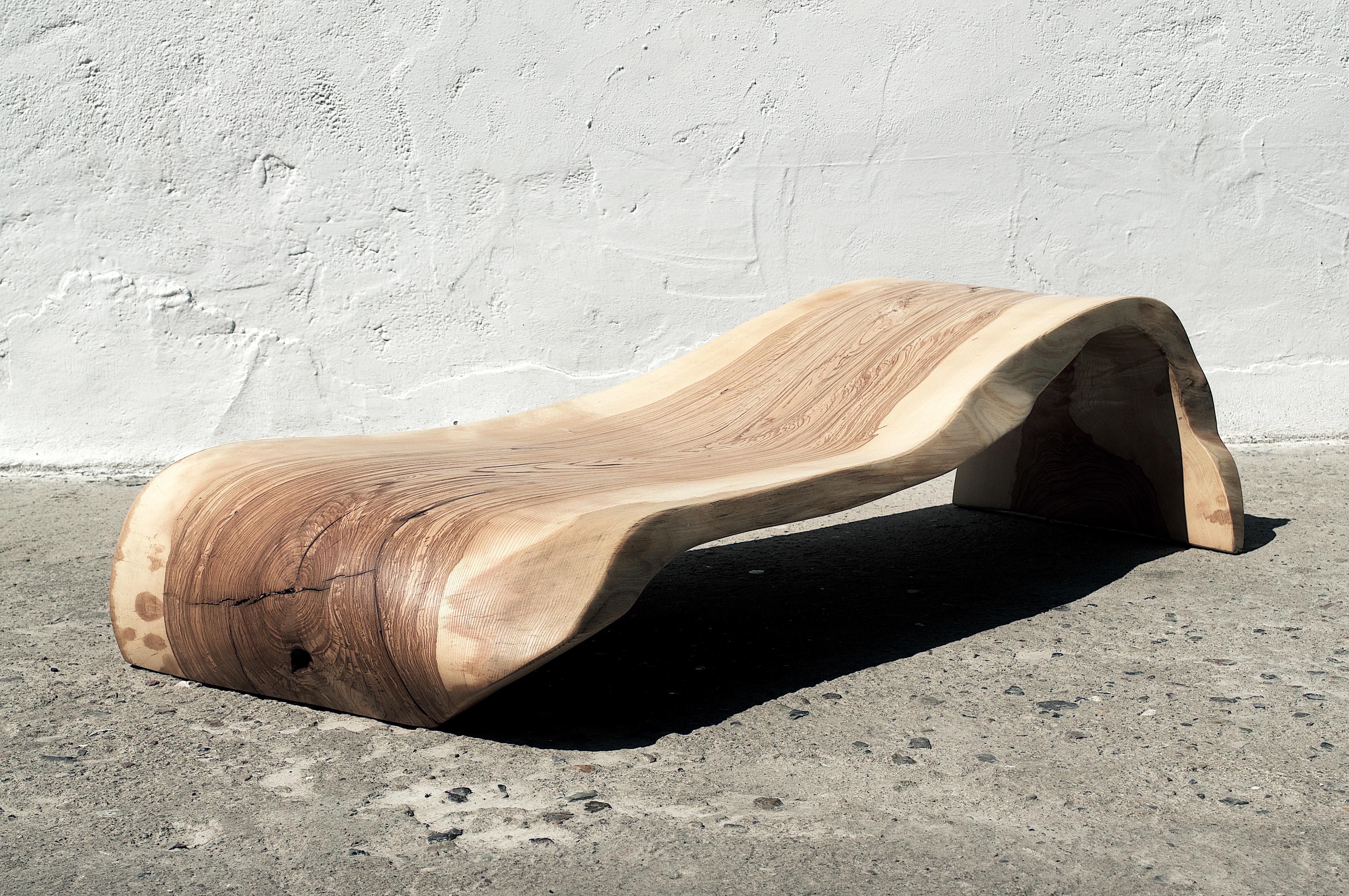 Unique signed lounger by Jörg Pietschmann
Ash
Dimensions: H 36 x W 141 x D 62 cm


Side piece of an old oak with exceptional burl on colorful legs. Polished oil finish.

In Pietschmann’s sculptures, trees that for centuries were part of a