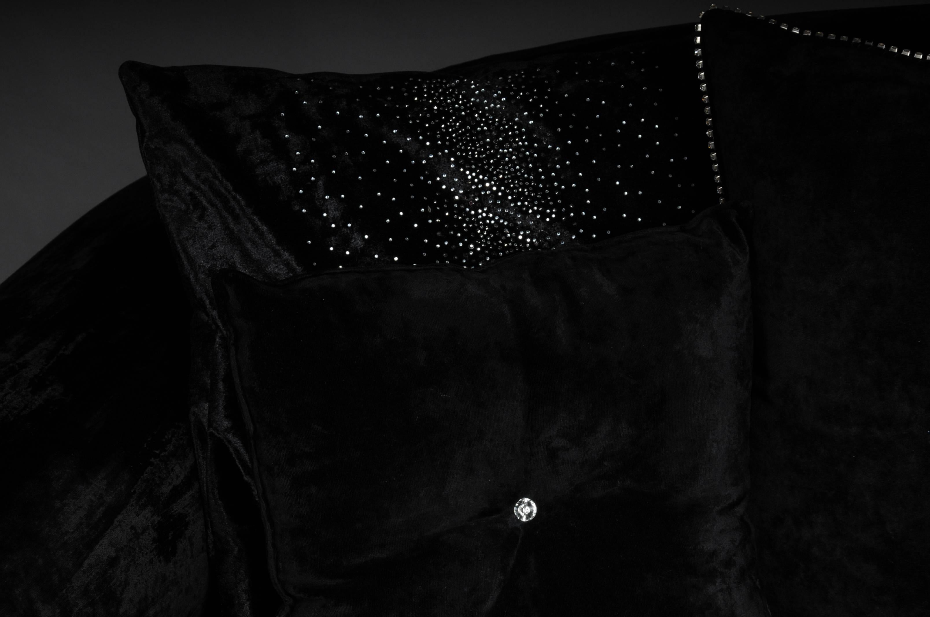 Einzigartiges luxuriöses Designer-Sofa oder Couch, Strasssteine, schwarzer Samt. Erwähnungen des Künstlers im Zustand „Gut“ im Angebot in Berlin, DE