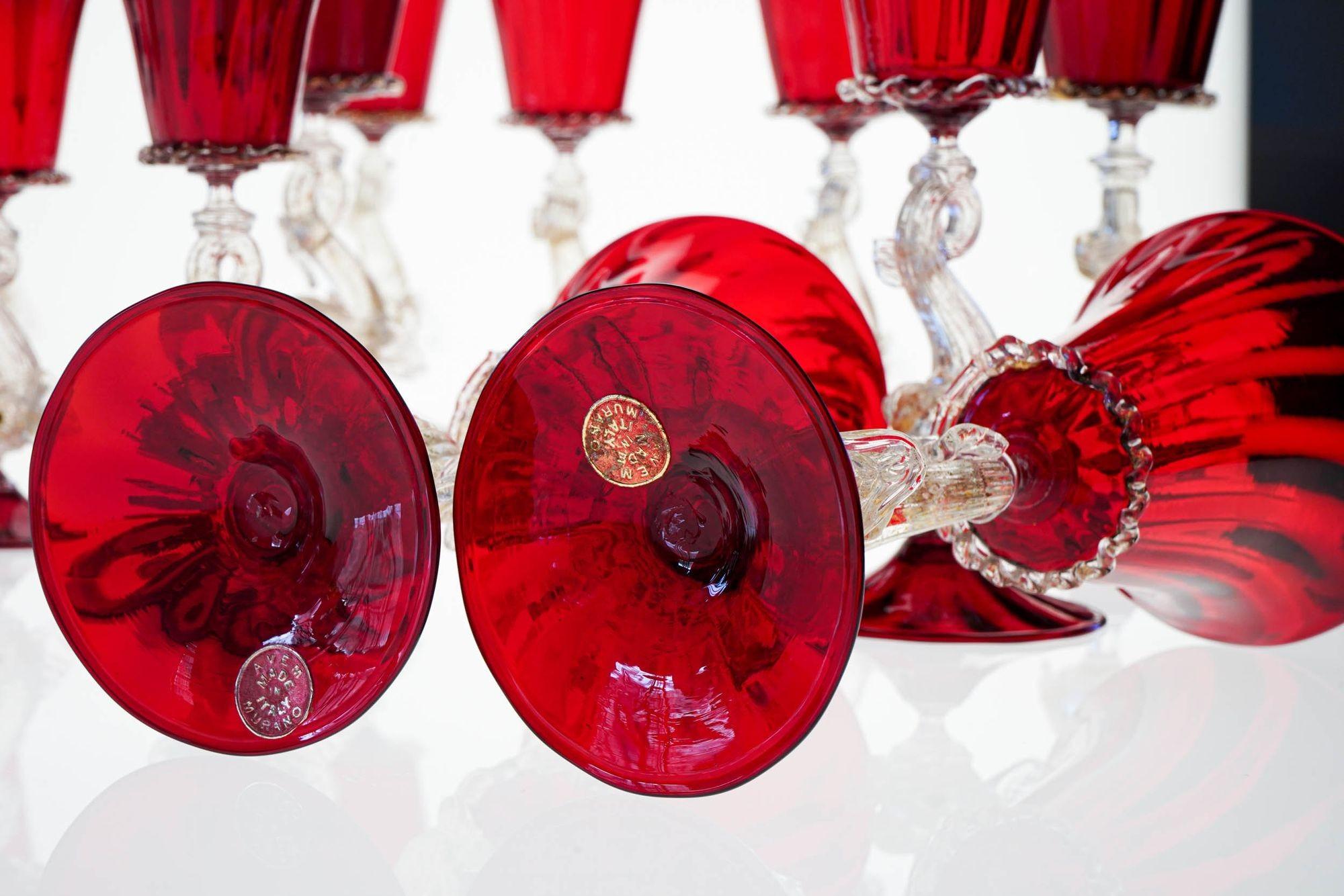 Set unico di lusso di 44 pezzi in vetro di Murano, A.VE.M. Dophins in oro e rosso rubino, anni '50 in vendita 7