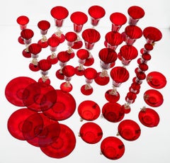 Ensemble unique et luxueux de 44 pièces en verre de Murano, A.VE.M Gold Dophins et Ruby Red, années 50