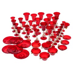 Ensemble unique et luxueux de 44 pièces en verre de Murano, A.VE.M Gold Dophins et Ruby Red, années 50