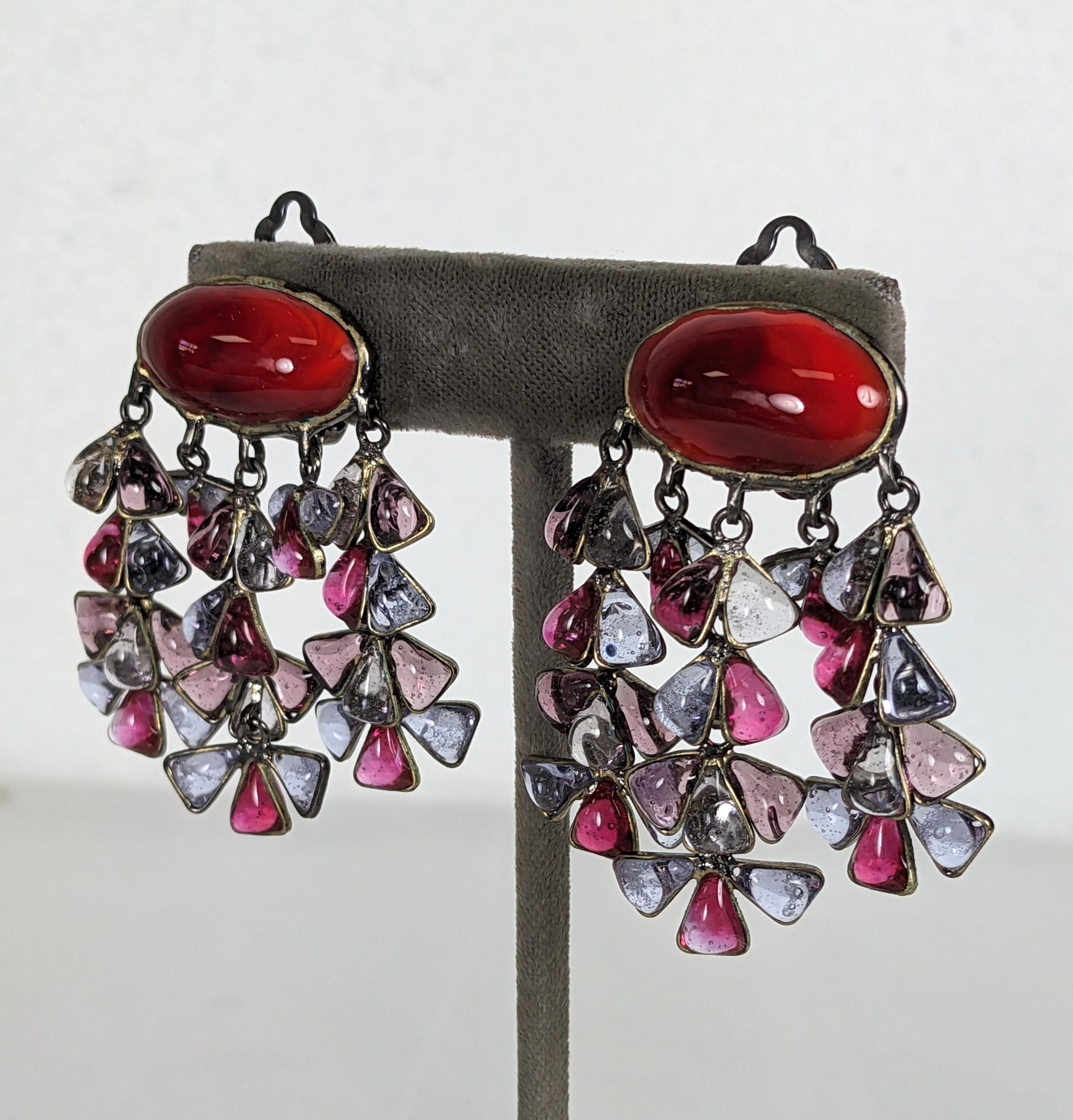 Artigiano Orecchini a goccia in vetro colato unici della Maison Gripoix in vendita