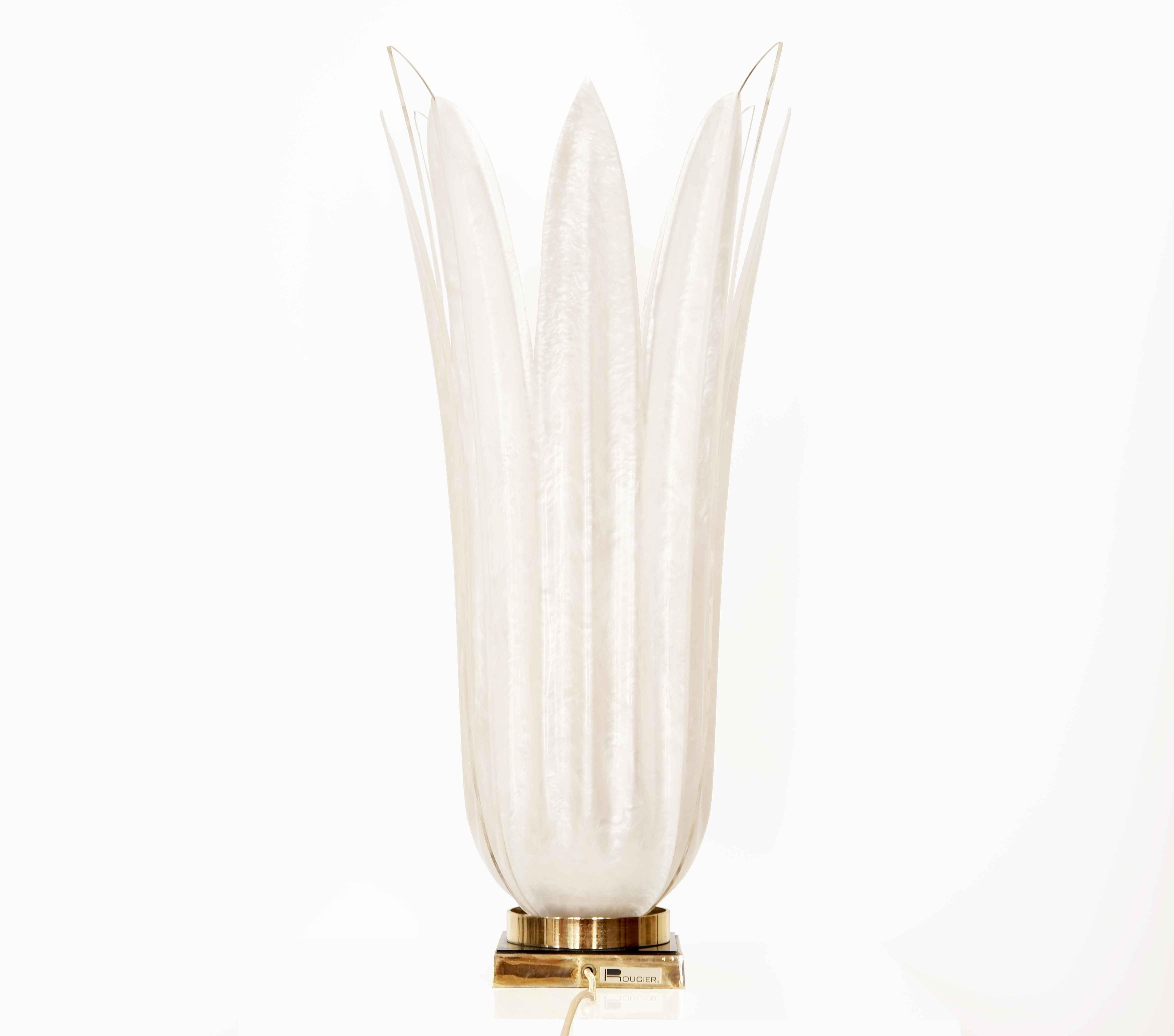 Maison Rougier - Lámpara de mesa Tulipán de resina acrílica y plexiglás, años 70 en Bueno estado para la venta en London, GB