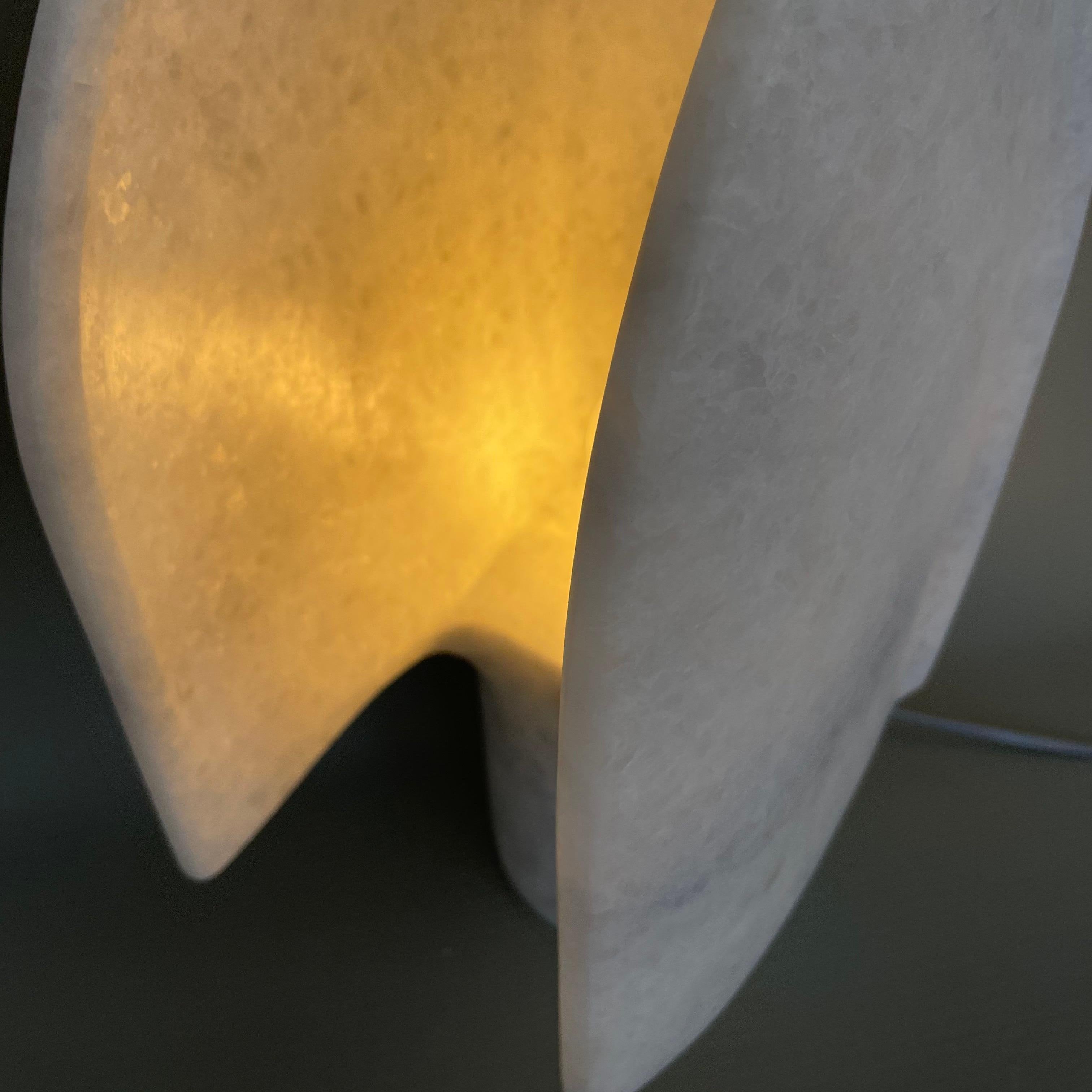 Lampe de table en marbre unique de Tom von Kaenel en vente 7