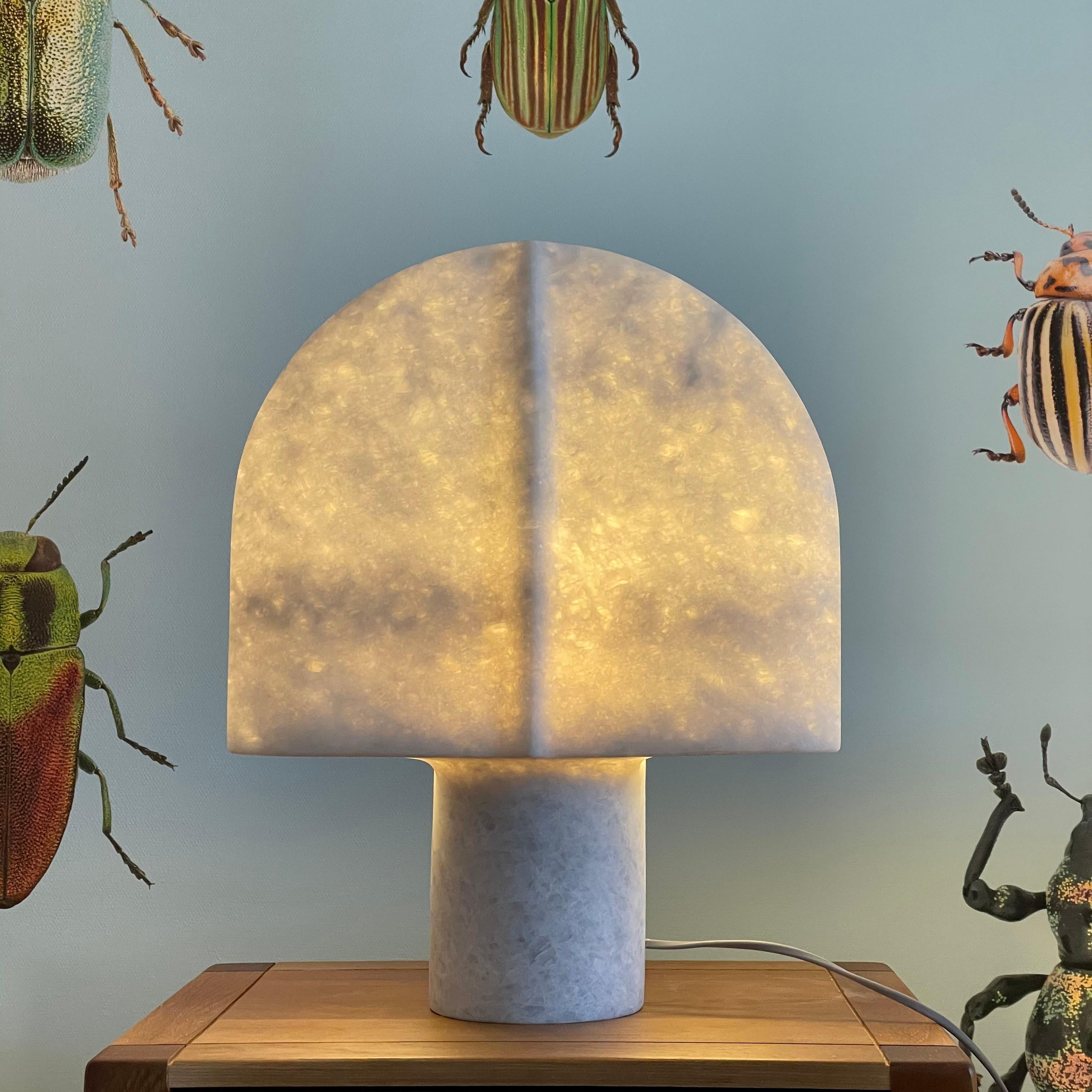 Moderne Lampe de table en marbre unique de Tom von Kaenel en vente