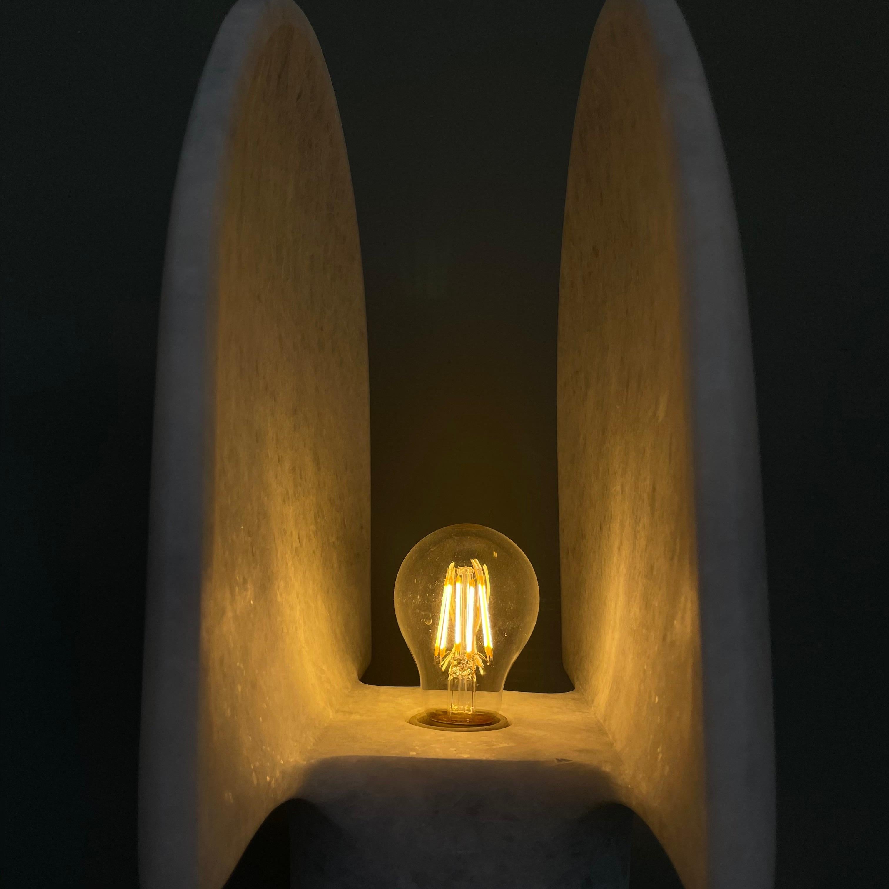 Lampe de table en marbre unique de Tom von Kaenel en vente 2