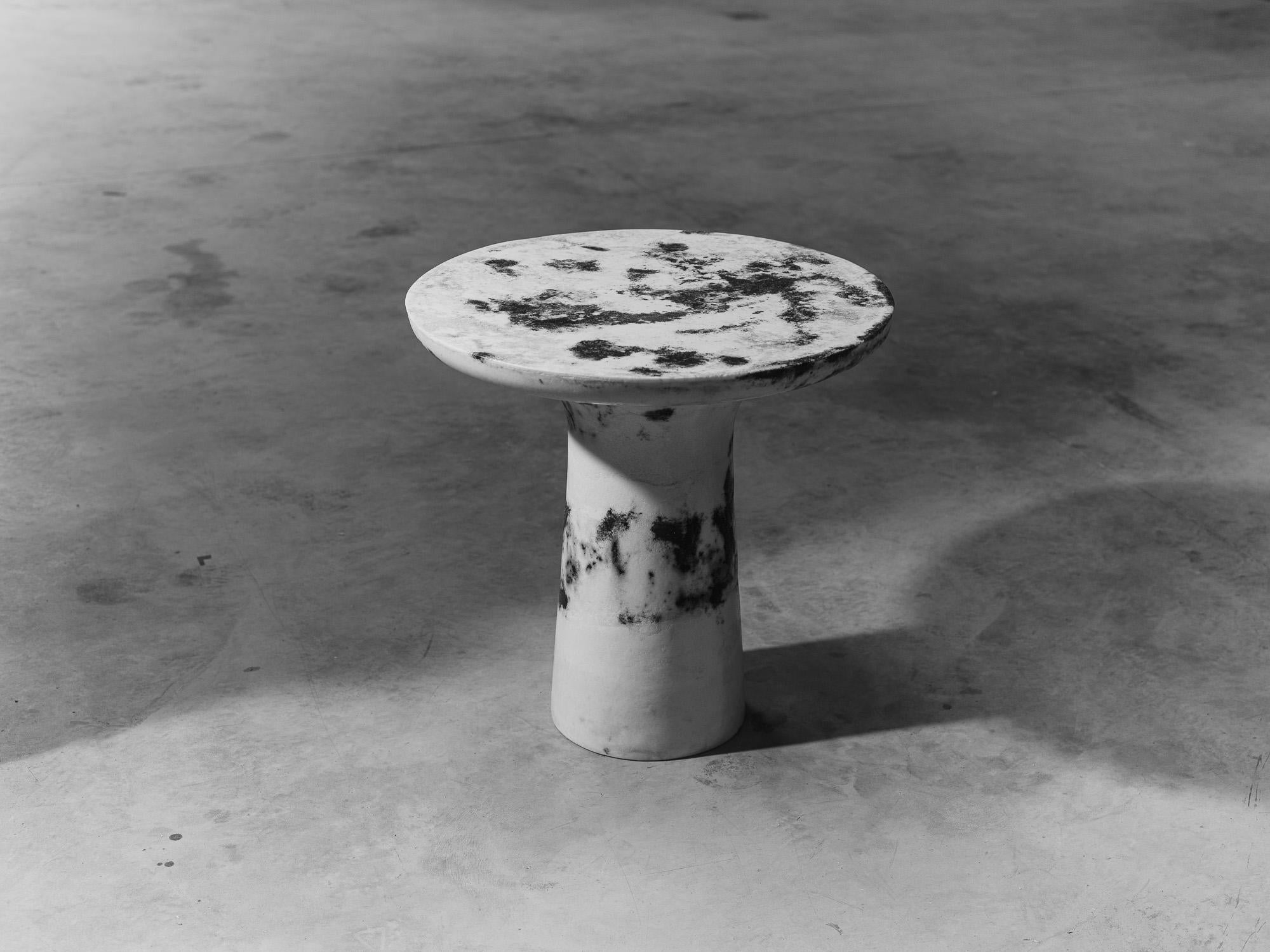 Einzigartiger Esstisch mit marmorierten Salzen, Roxane Lahidji
MATERIAL: Marmorierte Salze, eine einzigartige, preisgekrönte Technik, entwickelt von Roxane Lahidji
Abmessungen: 70 x 70 x 70 cm
Einzigartiger Esstisch, signiert.

Preisträger der Bolia