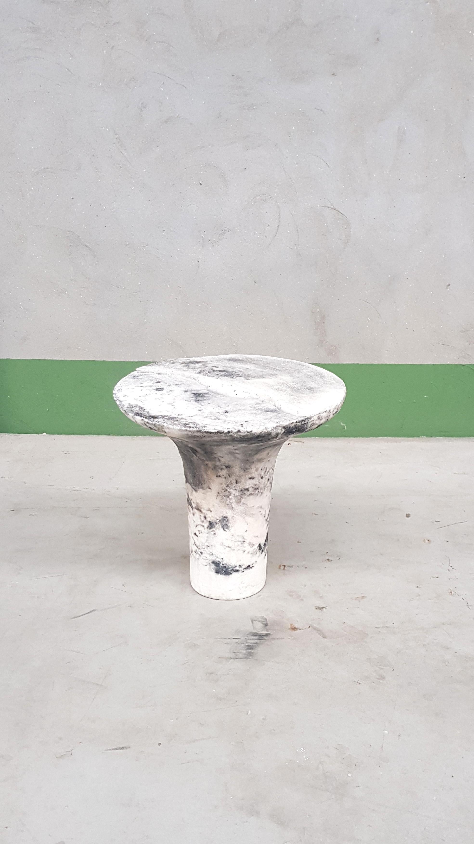 Table à sels unique par Roxane Lahidji
Pièce unique.
MATERIAL : Sels marbrés.
Dimensions : 40 x 38 x 38 cm


Lauréat des Bolia Design Awards 2019 et FD100 et présent dans les collections du Design Museum Gent.

Les créations de sels marbrés de