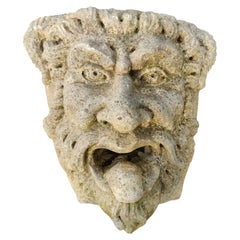 Maschera unica, chiave di volta in marmo, primi anni del XX secolo