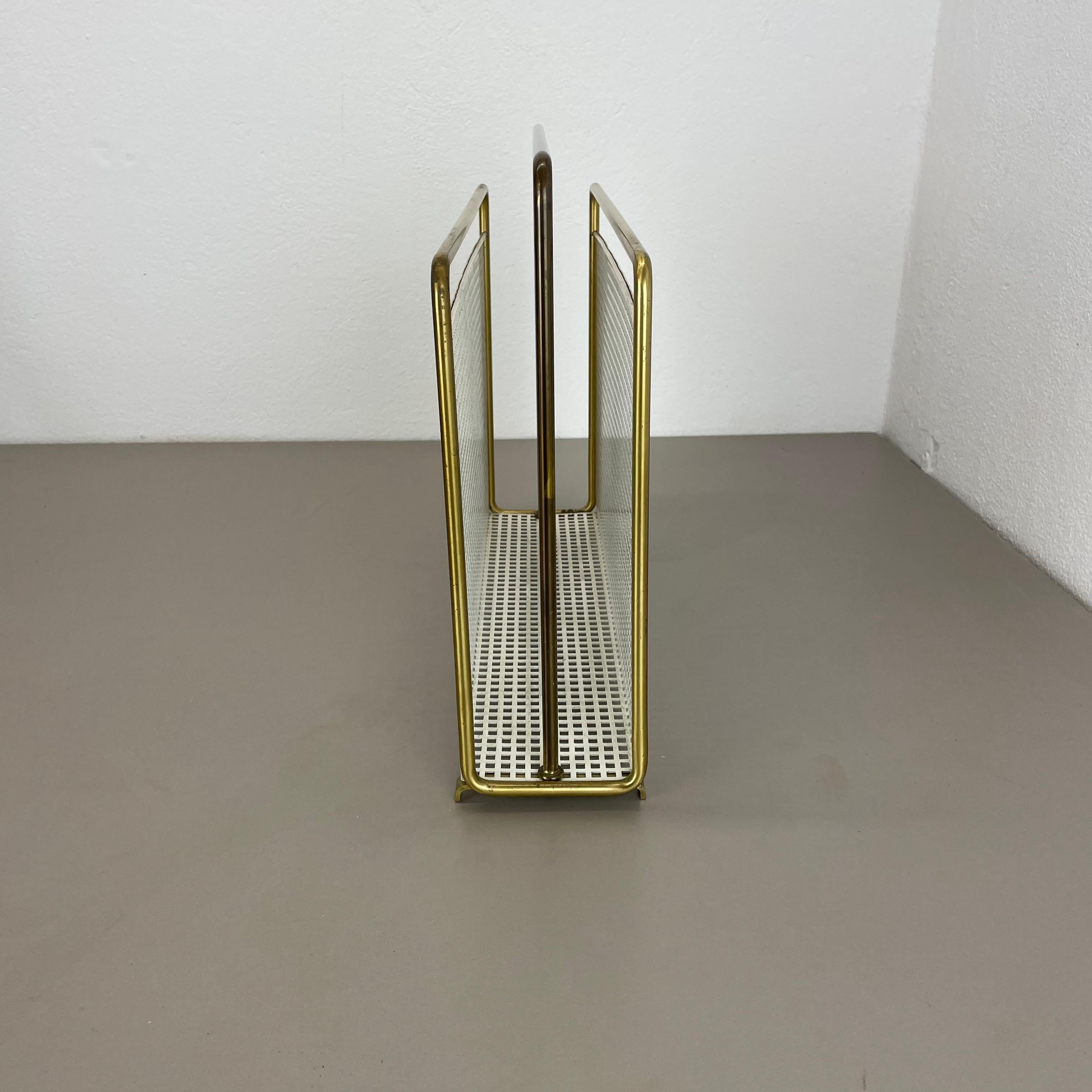 Revistero único de latón y metal estilo Mategot Aubock, Austria Años 50 en venta 6