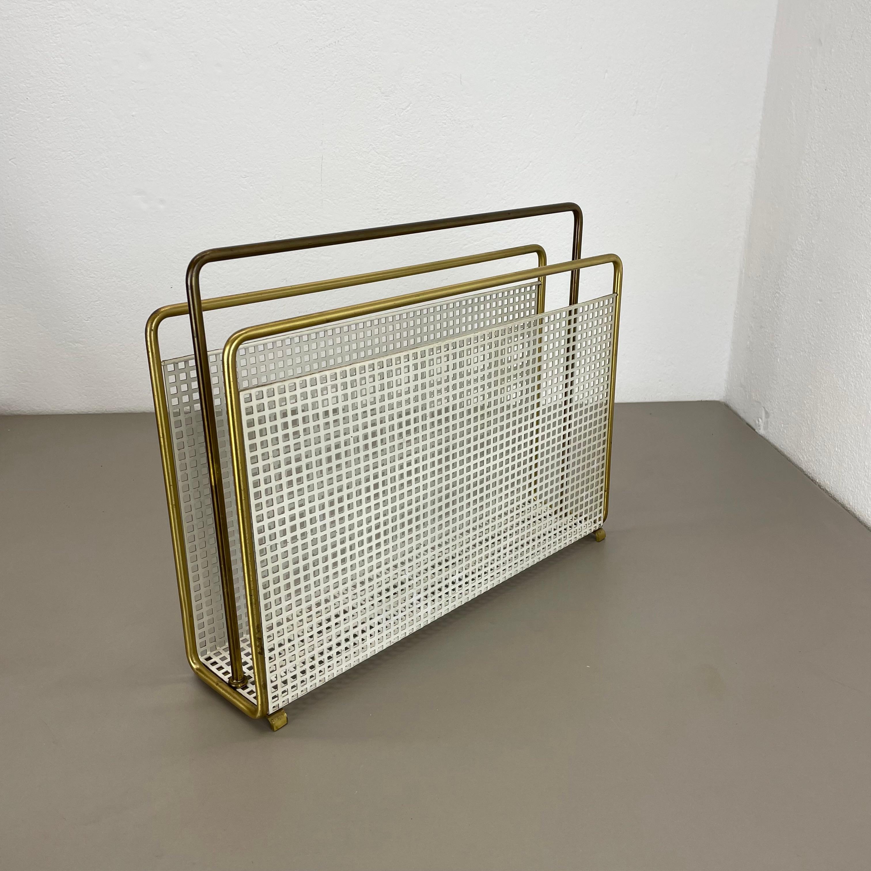 Revistero único de latón y metal estilo Mategot Aubock, Austria Años 50 Bauhaus en venta