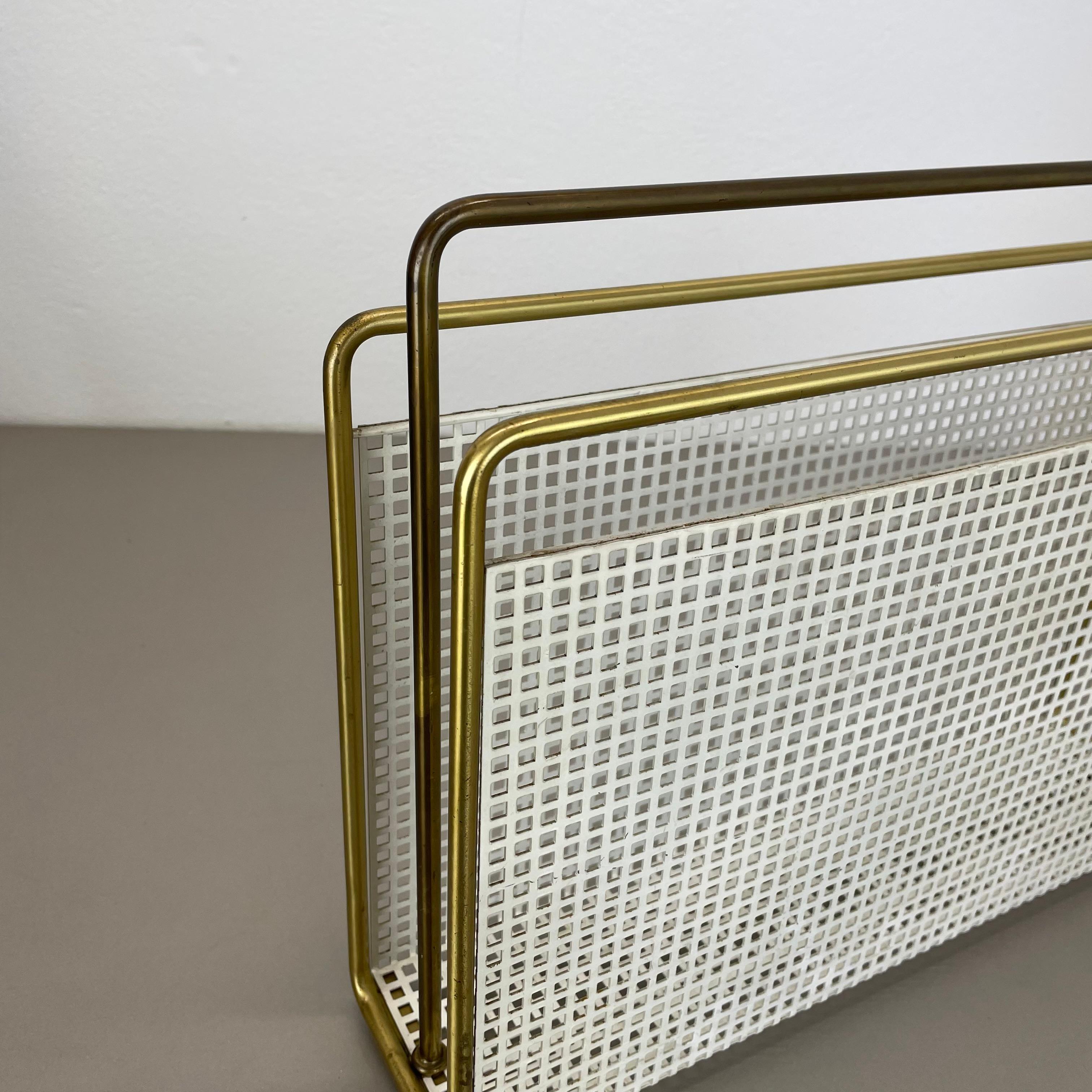 Revistero único de latón y metal estilo Mategot Aubock, Austria Años 50 mediados del siglo XX en venta