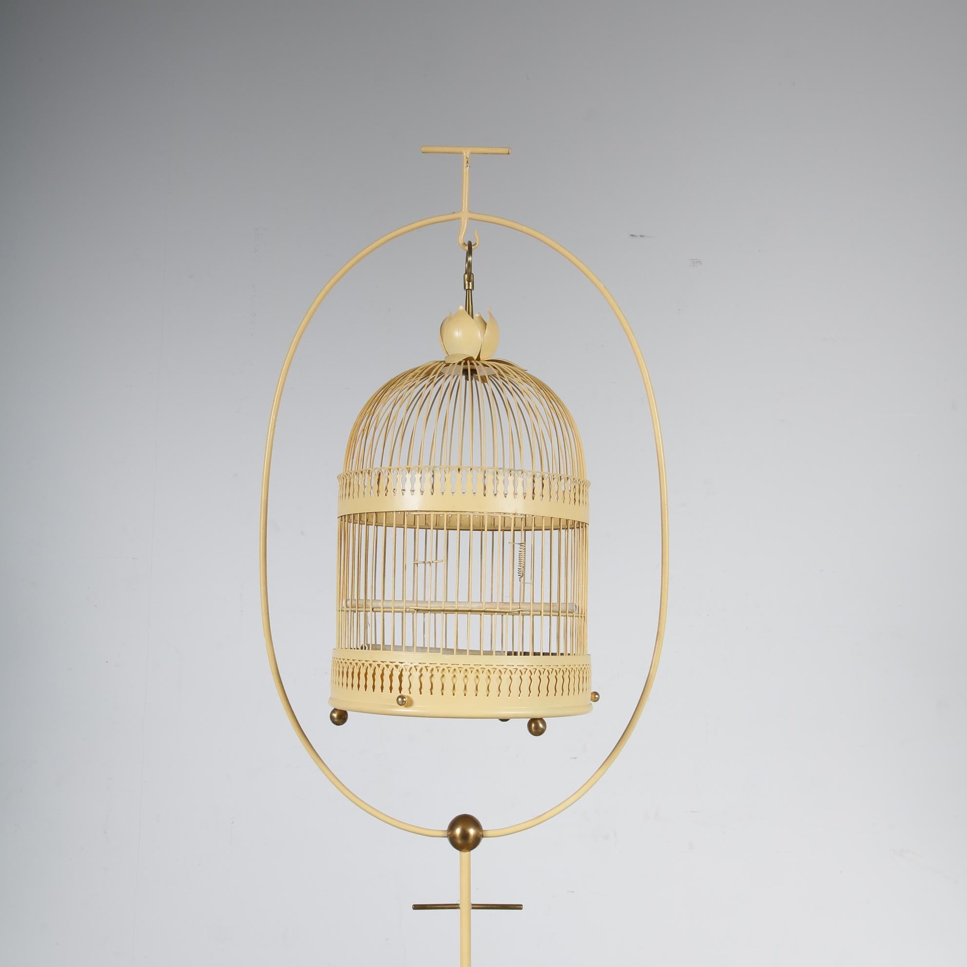 20ième siècle Cage à oiseaux en métal unique sur pied, Italie, 1950 en vente