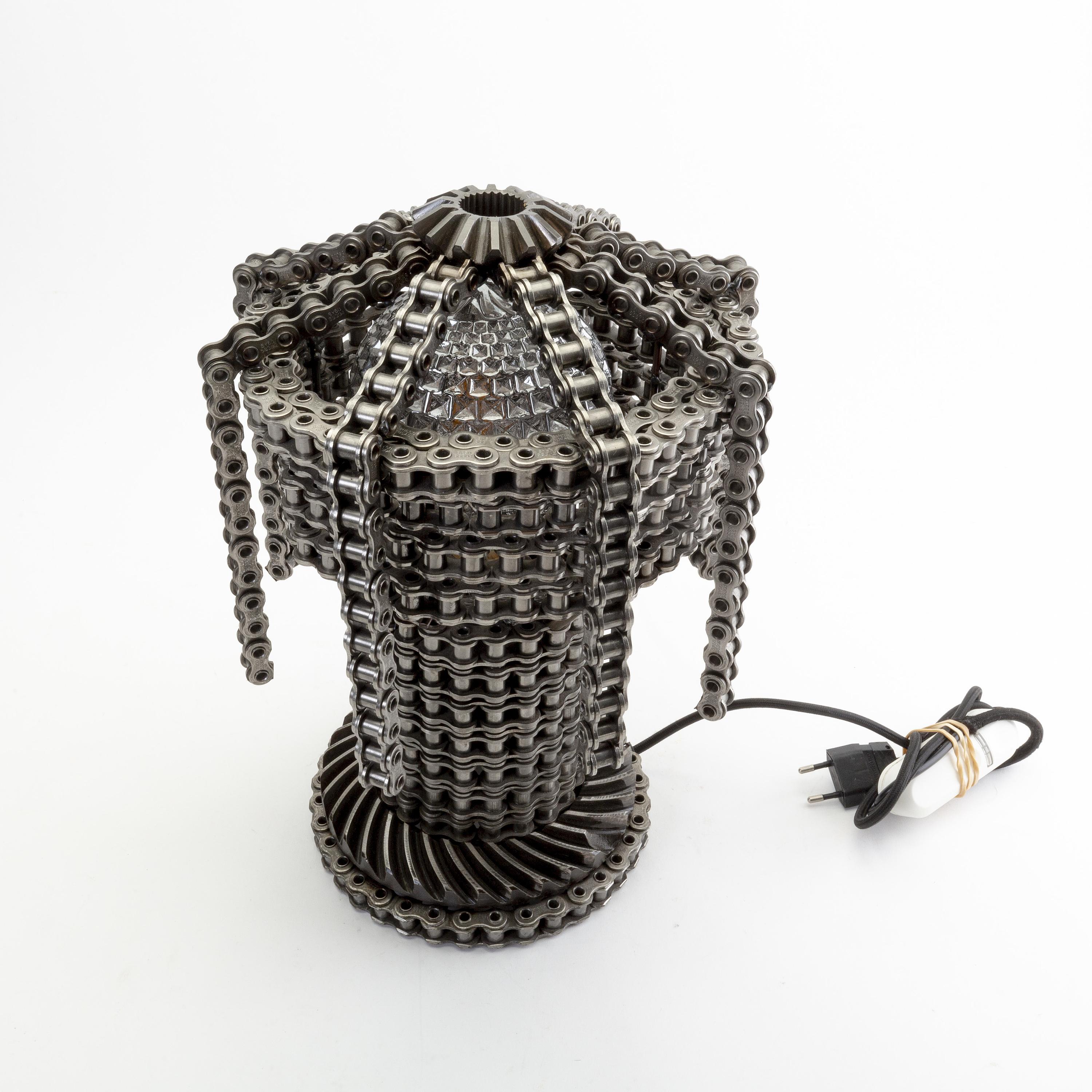 Lampe de table à chaîne en métal unique, Suède, années 2000 Bon état - En vente à Paris, FR