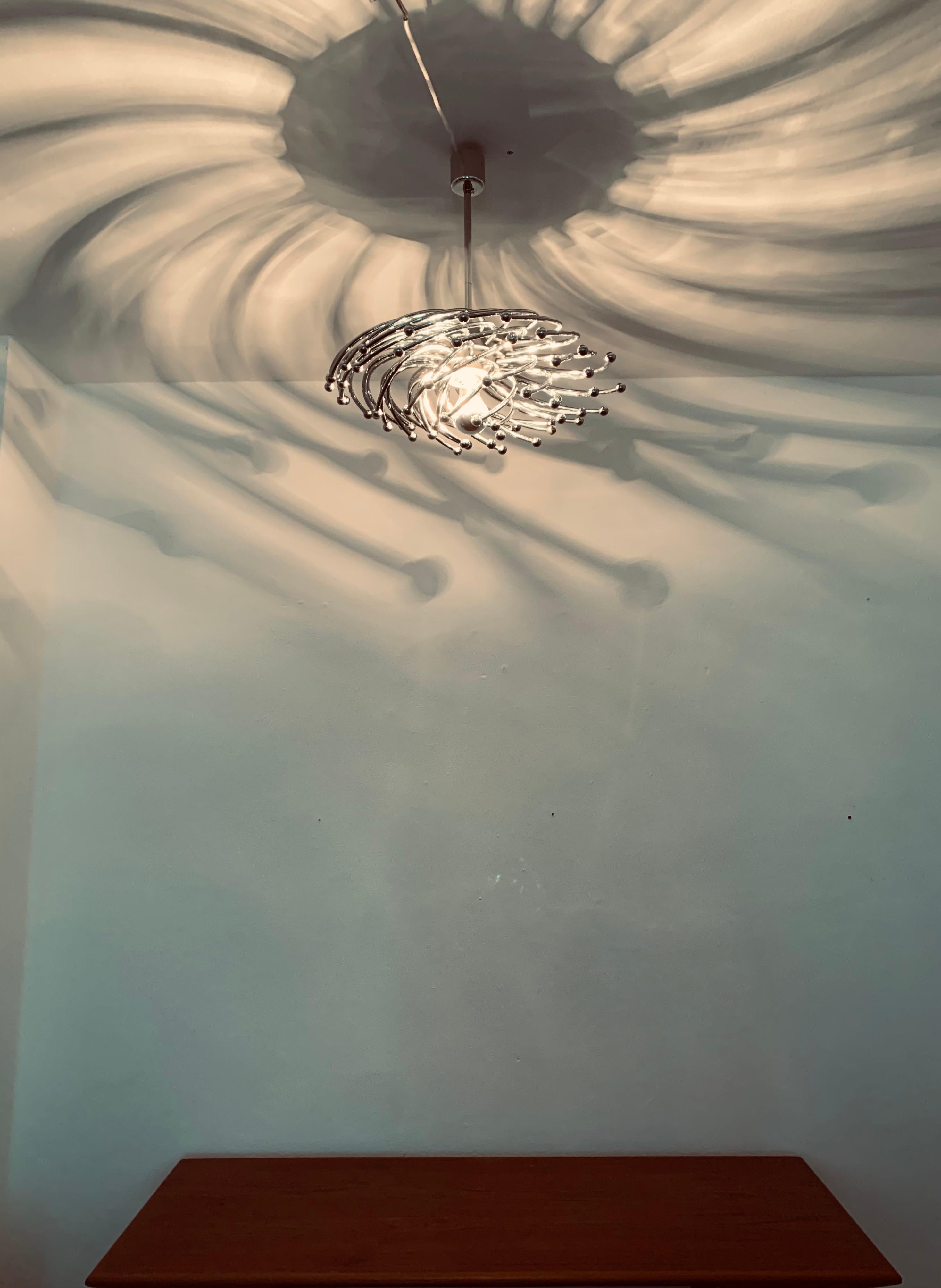 Lampadario unico in metallo in vendita 5