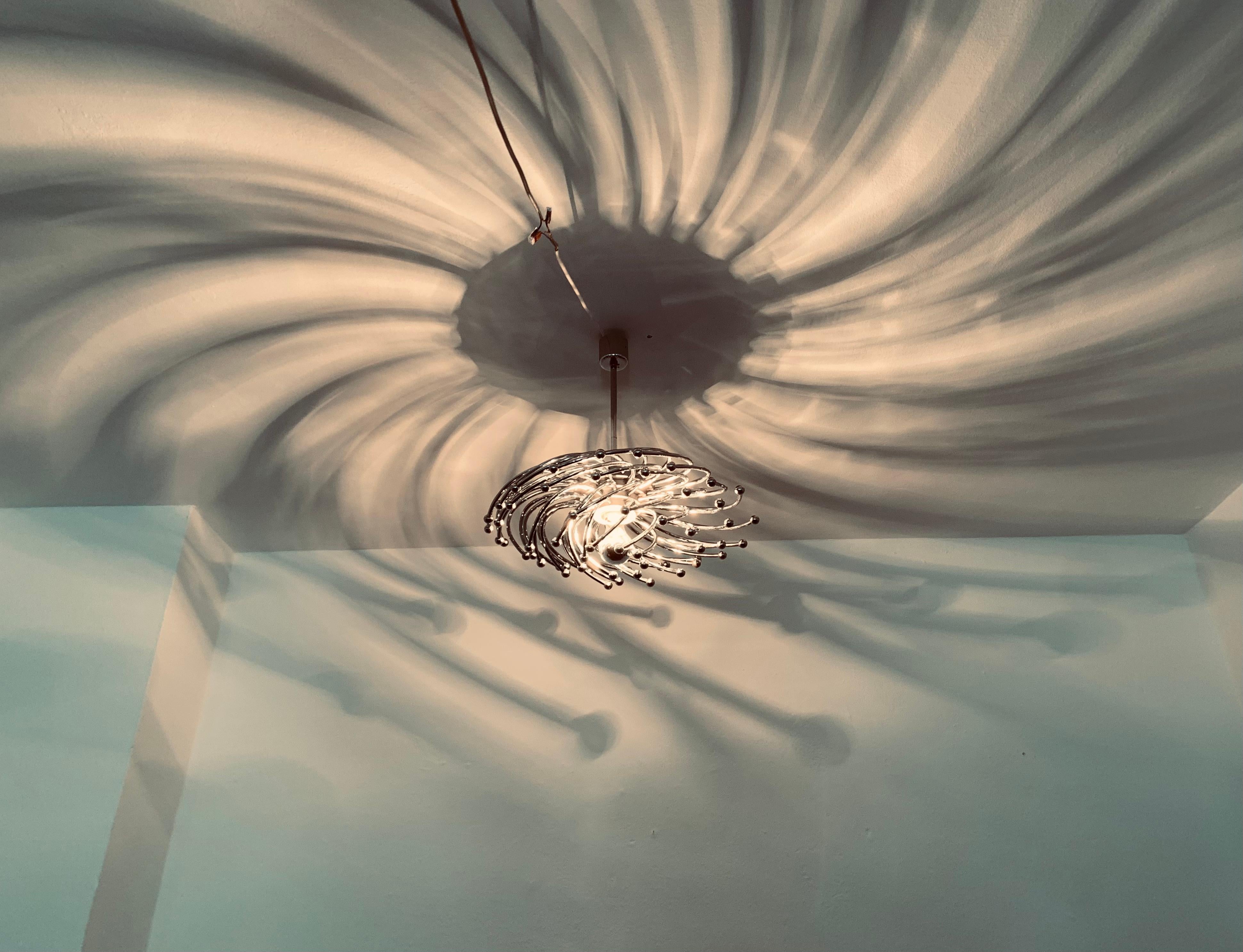Lampadario unico in metallo in vendita 6