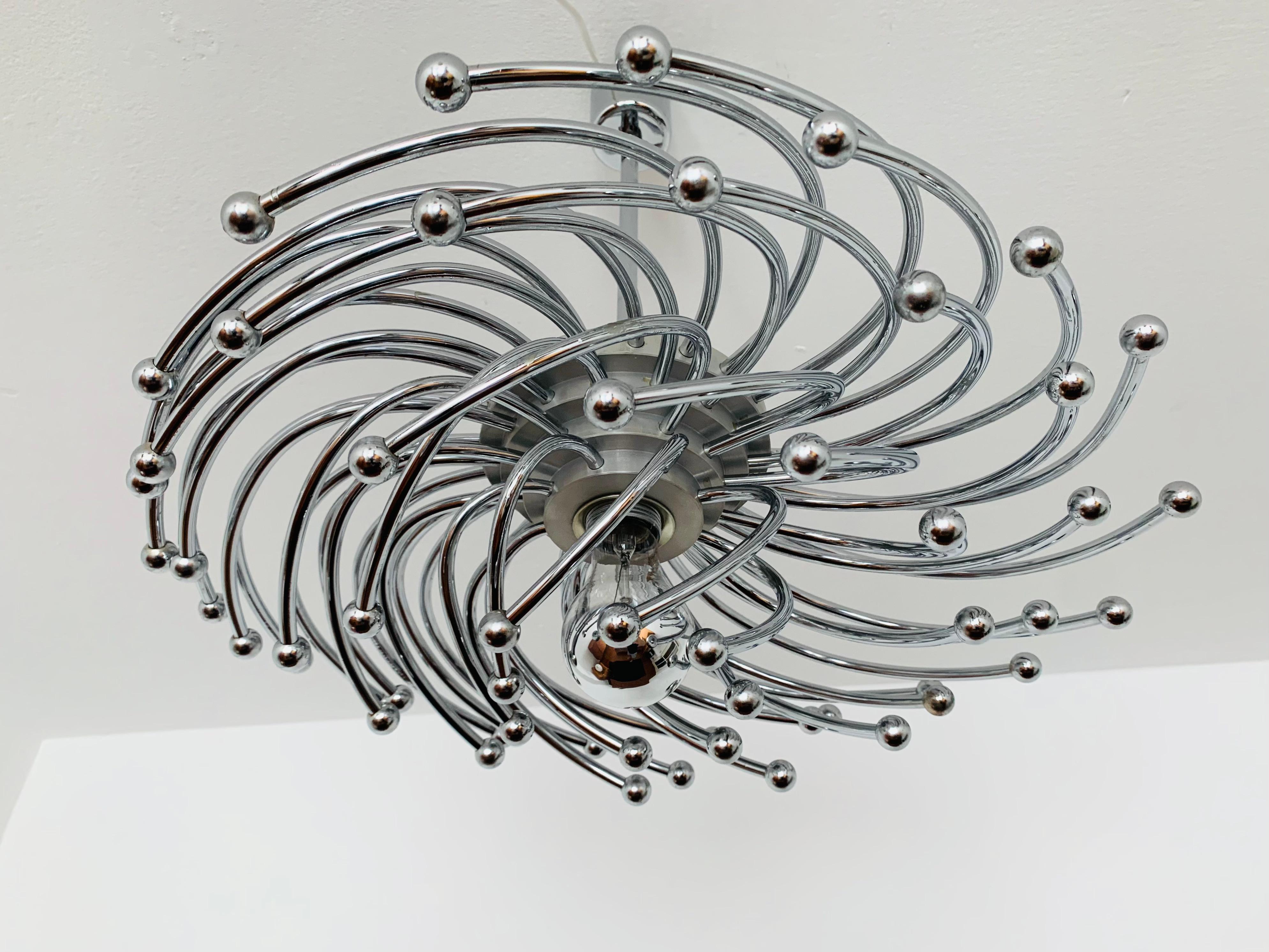 Lampadario unico in metallo in vendita 2
