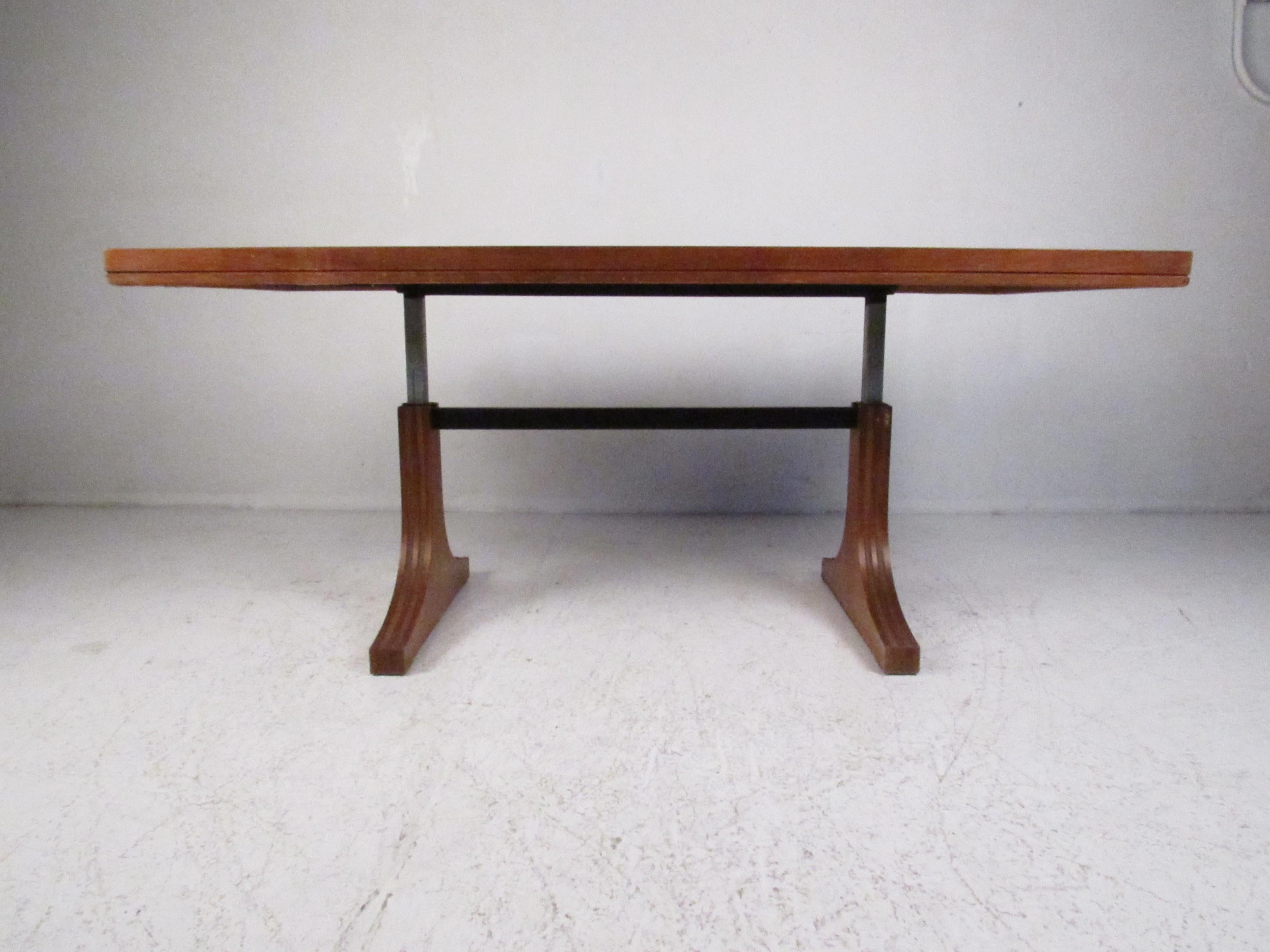 Danois Table basse réglable unique du milieu du siècle dernier d'Ilse Mobler