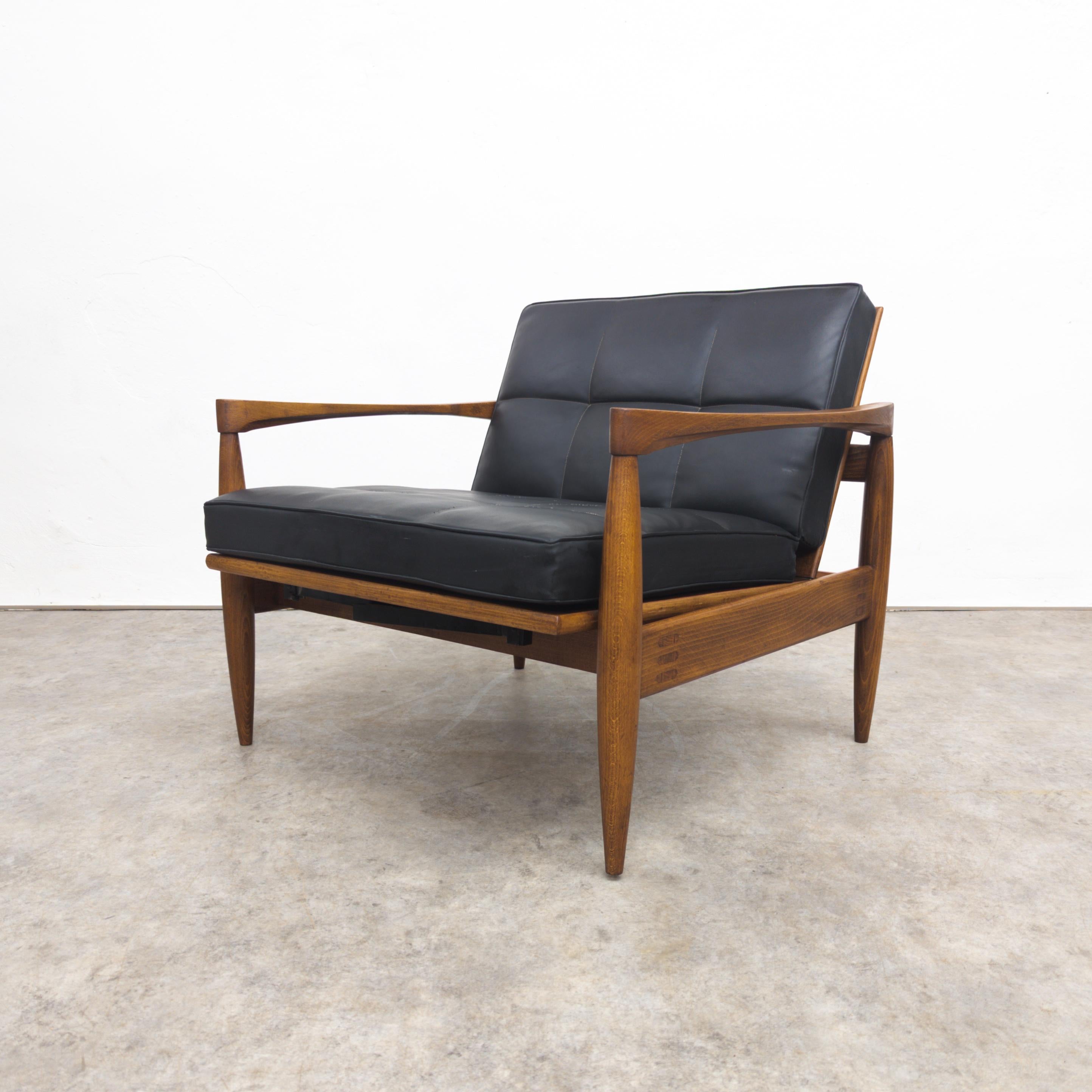 Unique and very well crafted adjustable armchair manufactured in the 1960s. Unfortunately designer and maker are unknown. Made of teak wood with original vinyl cushion. Height 60 cm, width 77 cm, depth 72 cm. Length when unfolded 100 cm, seat height