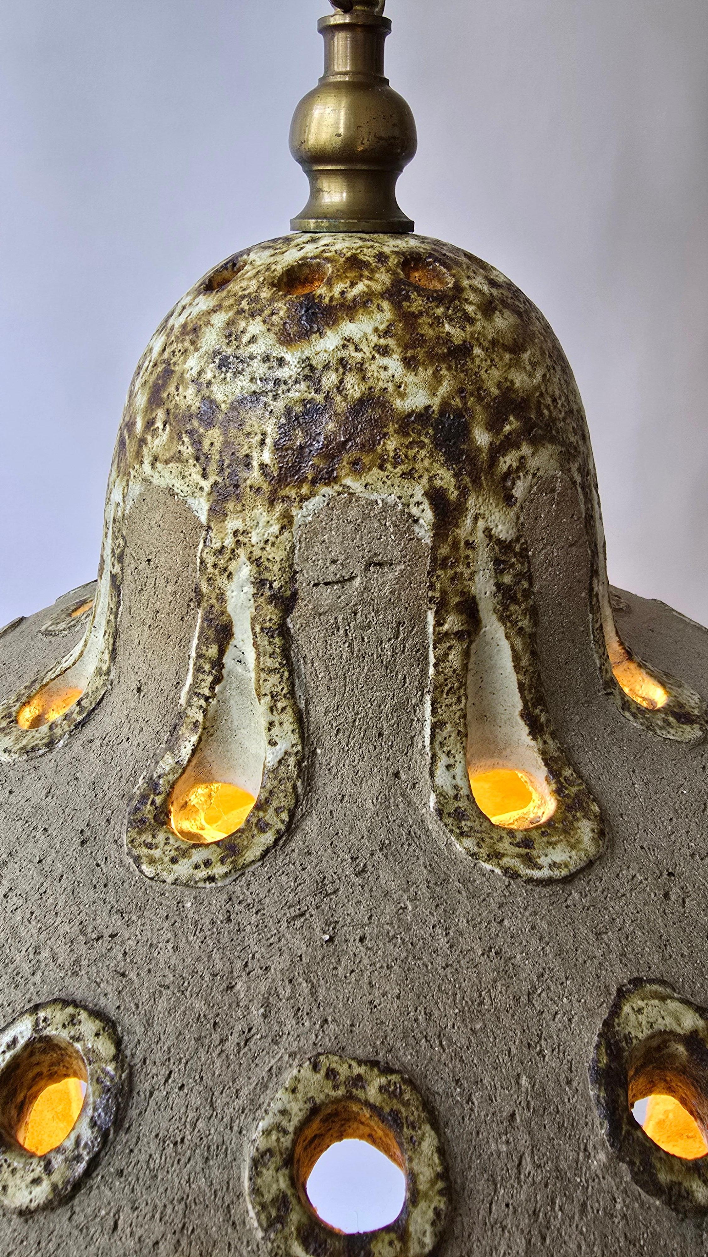 Lampada a sospensione in ceramica di metà secolo, unica nel suo genere in vendita 6