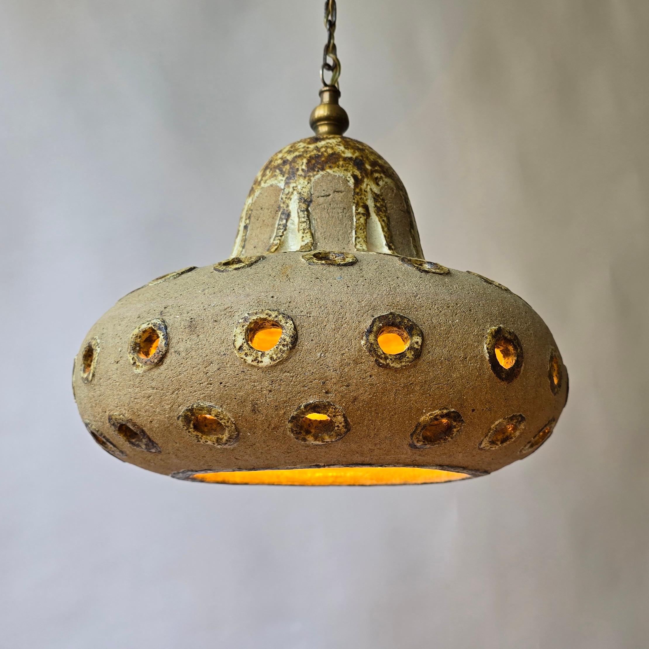 Ottone Lampada a sospensione in ceramica di metà secolo, unica nel suo genere in vendita