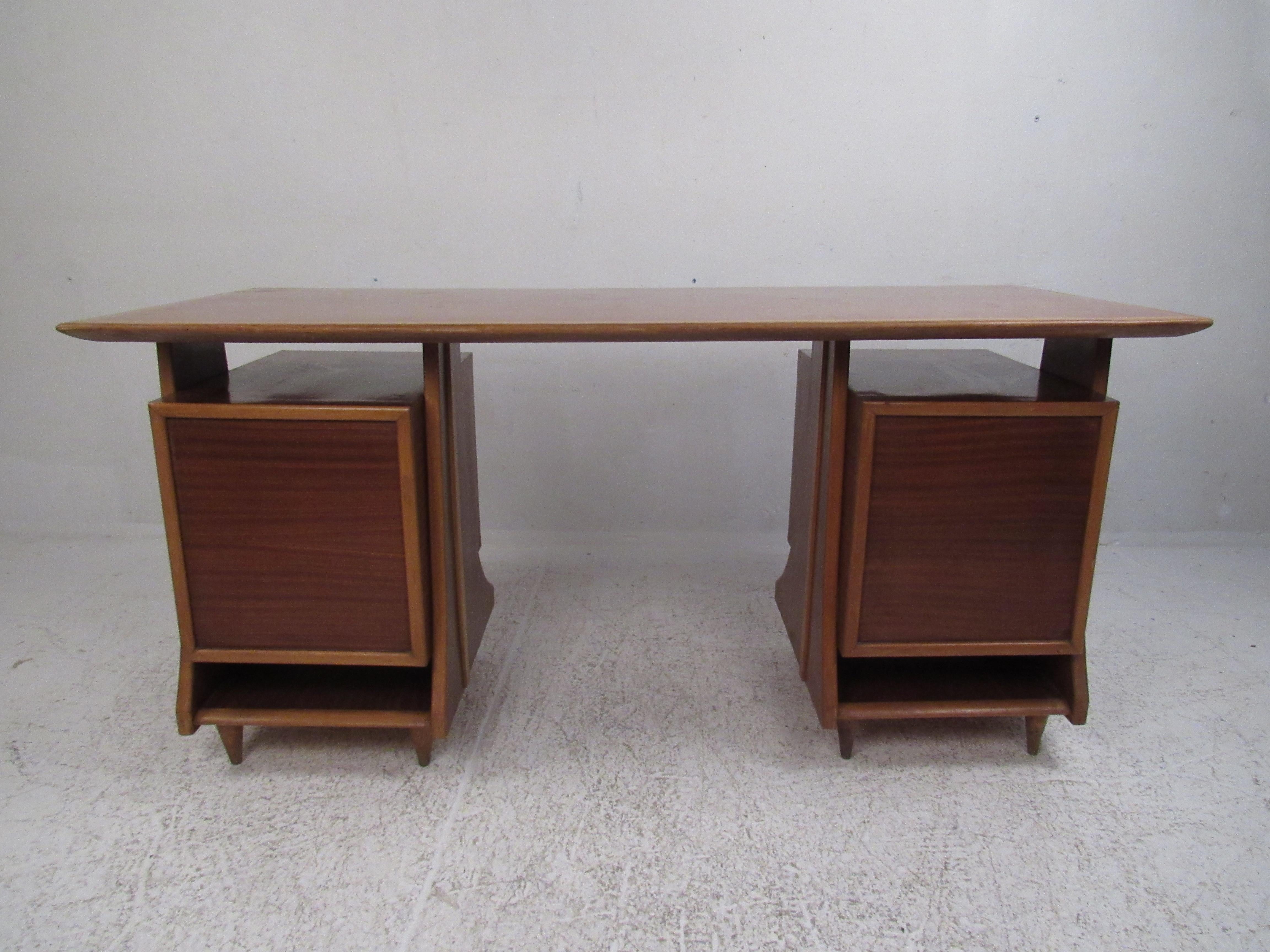 Unique Midcentury Italian Floating Top Desk In Good Condition In Brooklyn, NY
