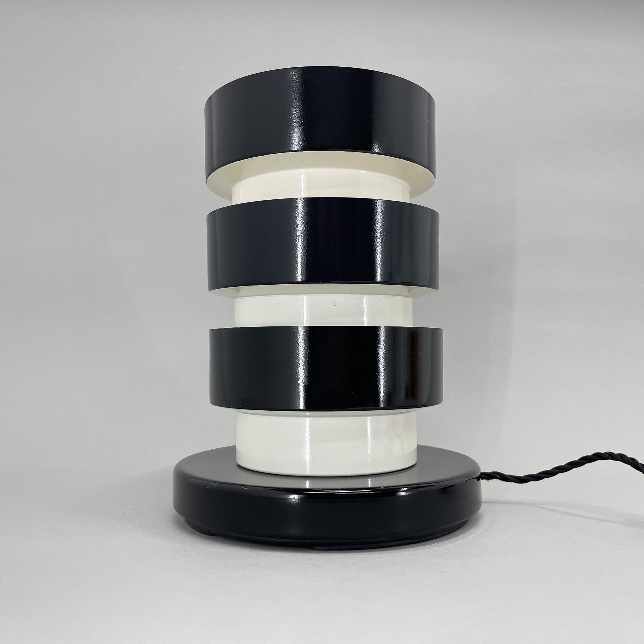 One of a kind vintage black & white metal table lamp from former Czechoslovakia. The lamp was completely restored. 
Bulbs: 1 x E26-E27. 
US plug adapter included.