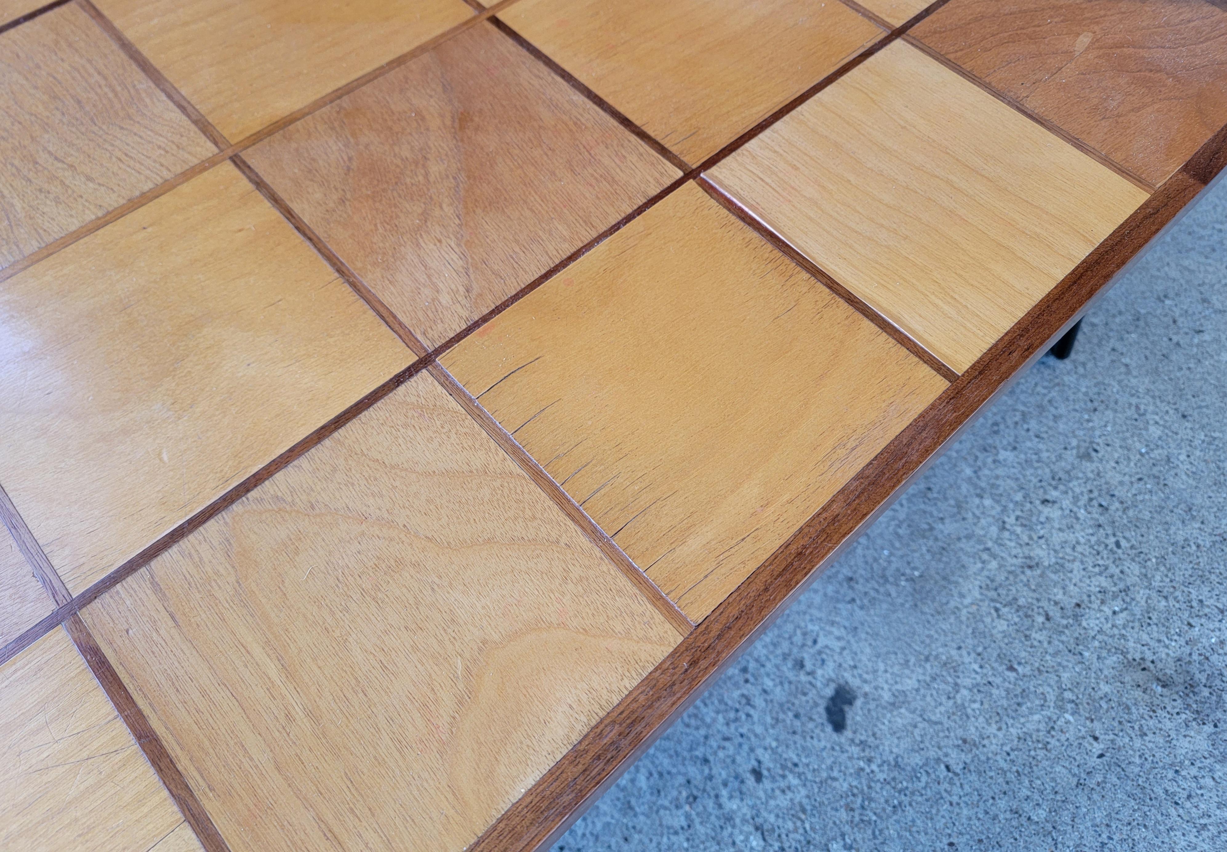Table d'angle à 2 niveaux, moderne du milieu du siècle dernier, avec marqueterie en vente 5