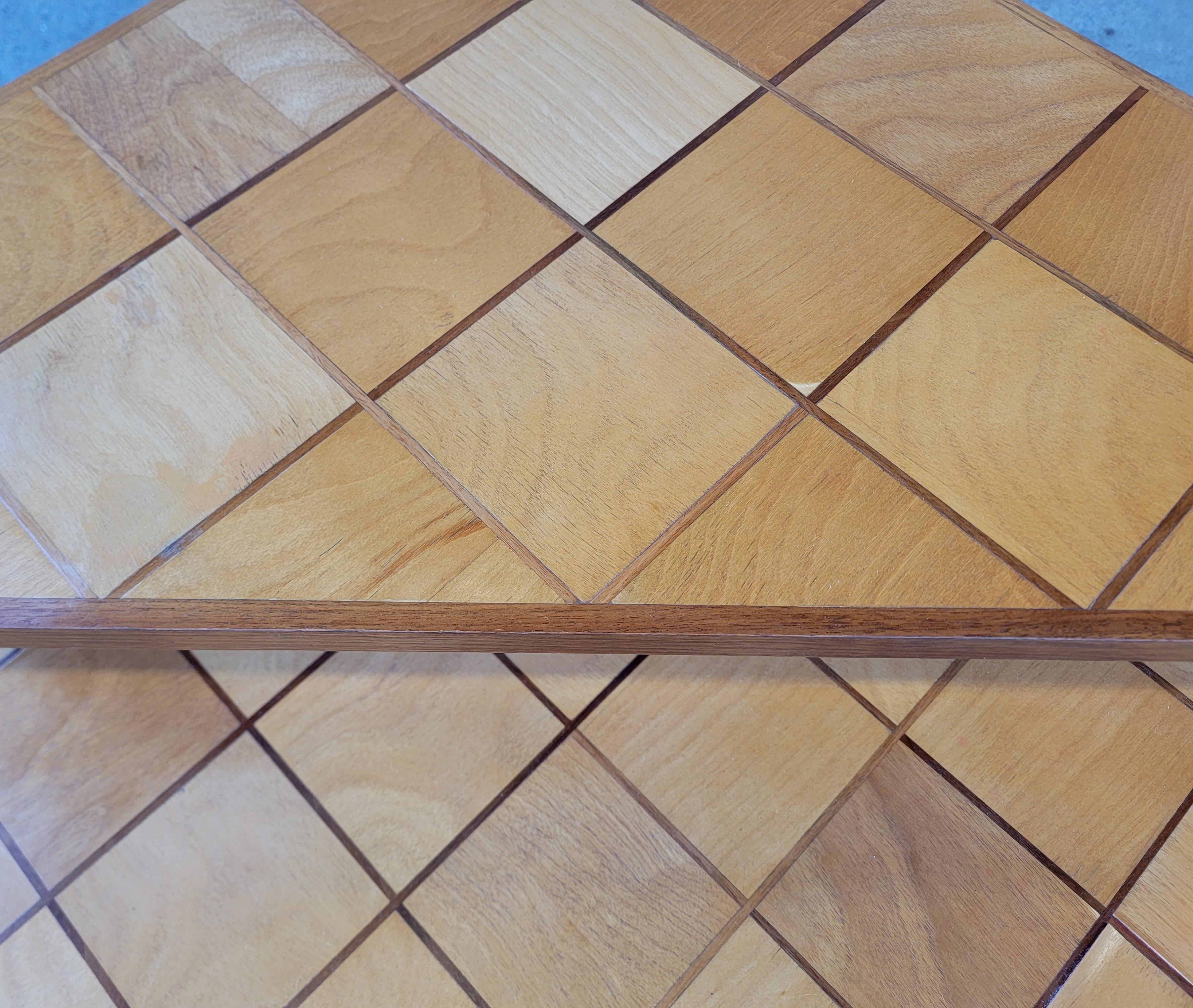 Table d'angle à 2 niveaux, moderne du milieu du siècle dernier, avec marqueterie en vente 6