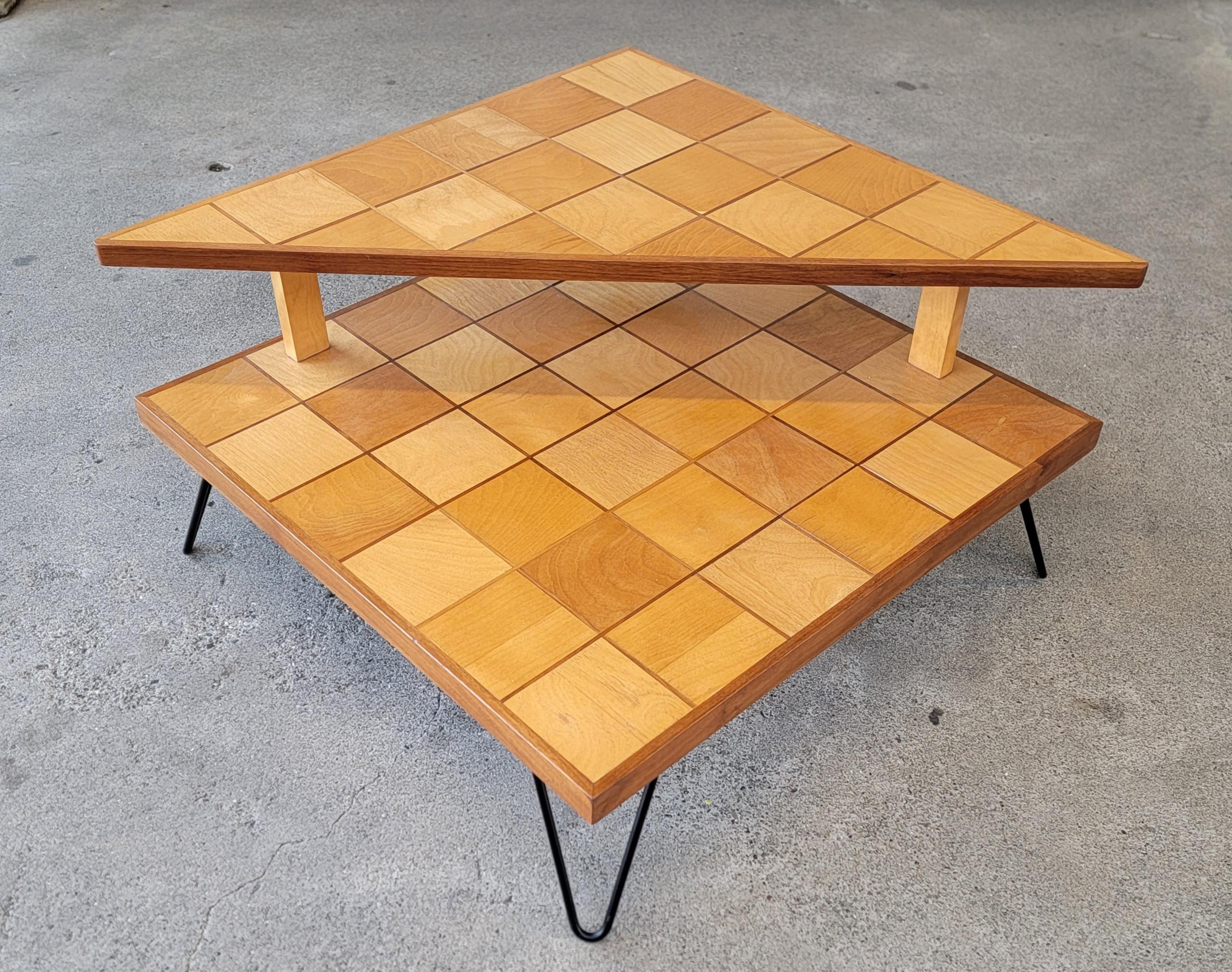 Table d'angle à 2 niveaux, moderne du milieu du siècle dernier, avec marqueterie en vente 8
