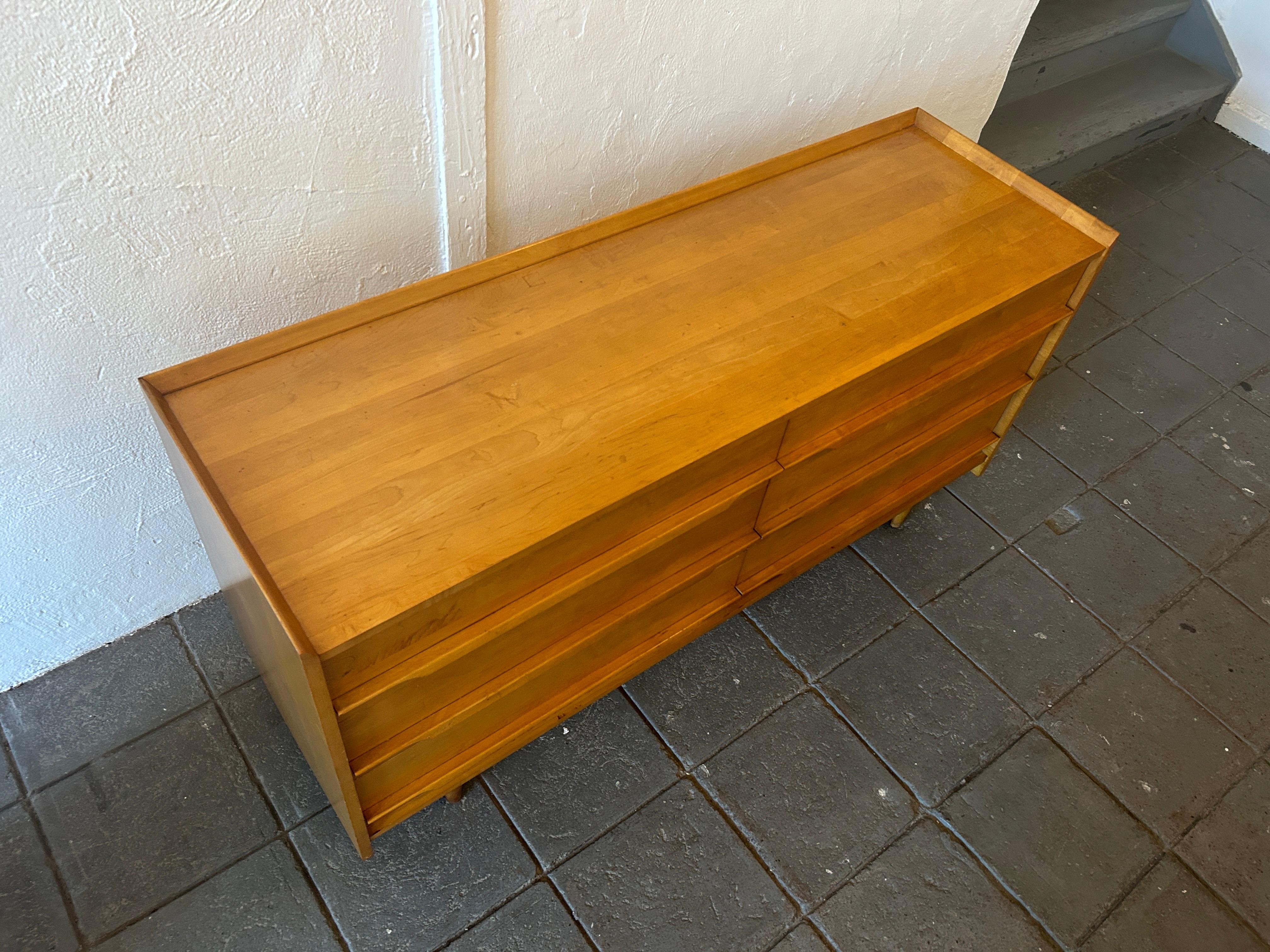 Unique Mid-Century Modern American Maple 6 Drawer Dresser Credenza by Crawford In Good Condition For Sale In BROOKLYN, NY