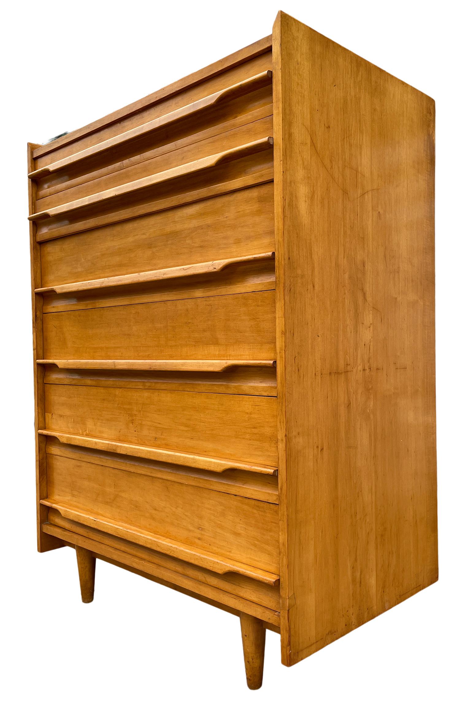 Unique Mid-Century Modern American Maple Tall 6 Drawer Dresser by Crawford In Good Condition In BROOKLYN, NY