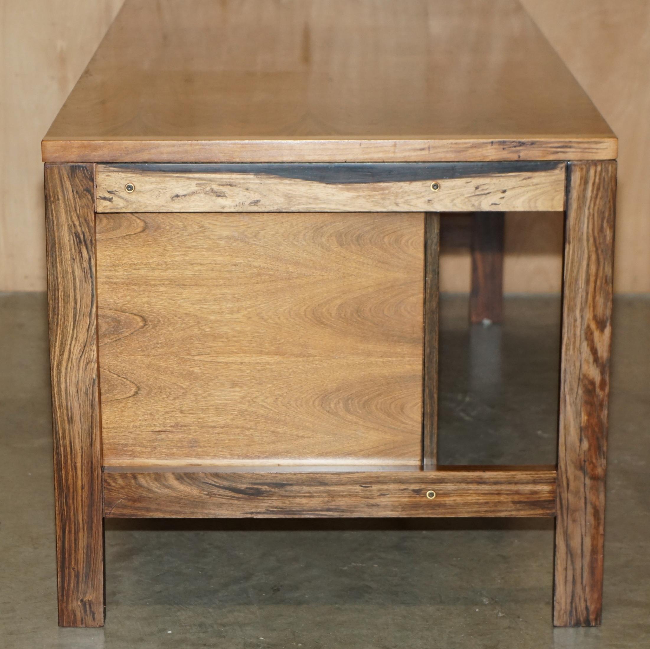 UNICA scrivania d'ufficio brasiliana MODERNA DEL MEDIO SECOLO CHE FA PARTE DI UN'AMPIA SUITE in vendita 6