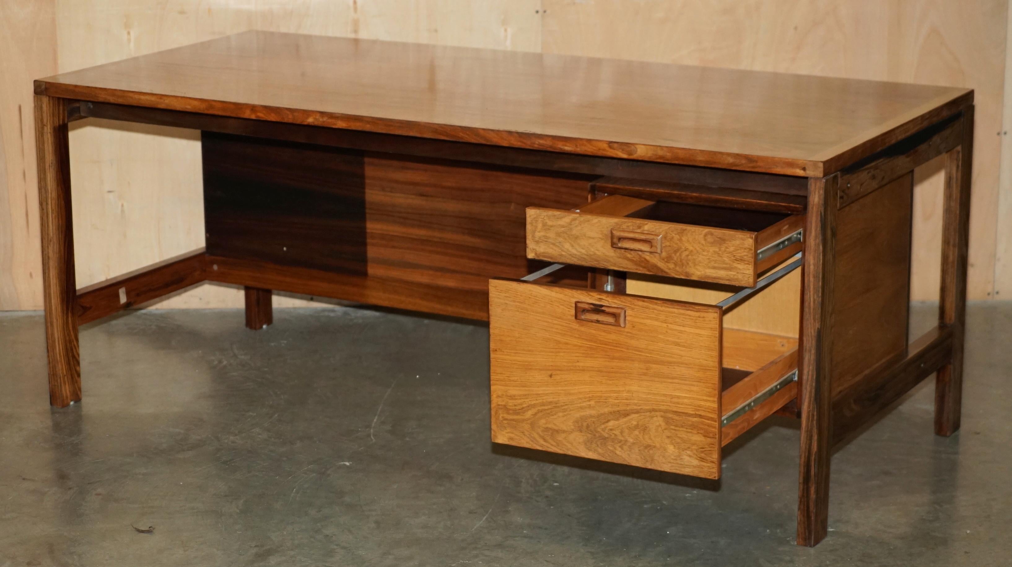 UNICA scrivania d'ufficio brasiliana MODERNA DEL MEDIO SECOLO CHE FA PARTE DI UN'AMPIA SUITE in vendita 8