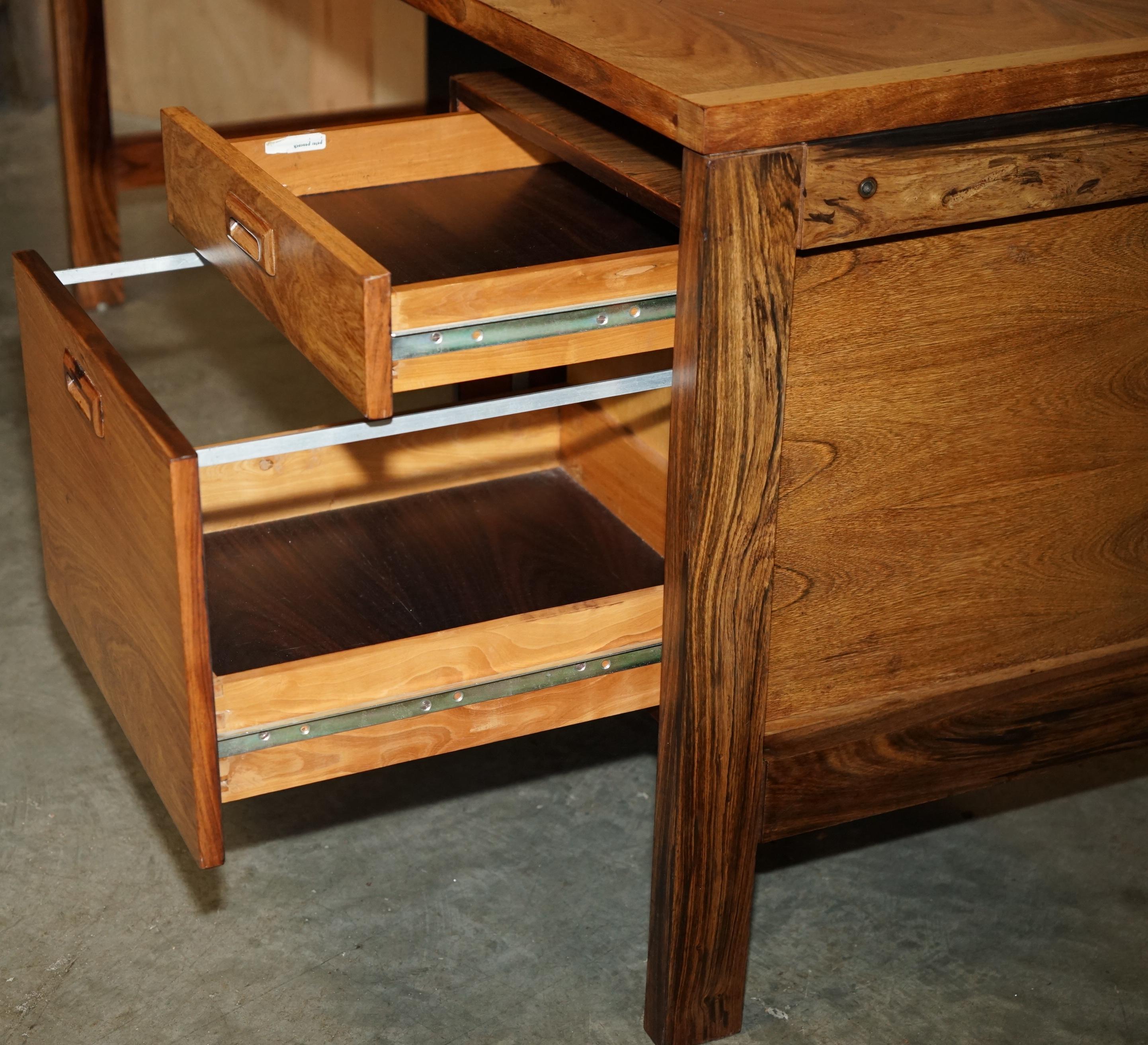 UNICA scrivania d'ufficio brasiliana MODERNA DEL MEDIO SECOLO CHE FA PARTE DI UN'AMPIA SUITE in vendita 10