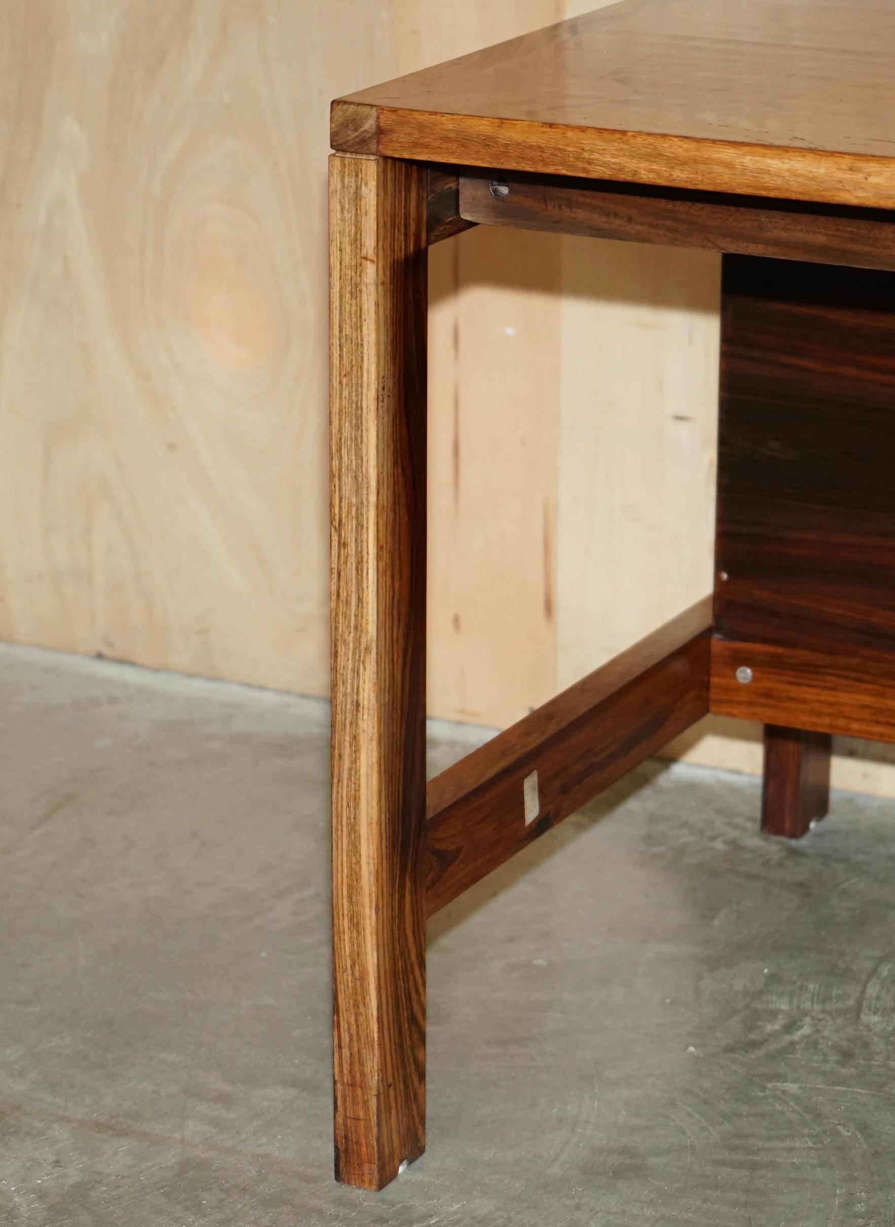 UNICA scrivania d'ufficio brasiliana MODERNA DEL MEDIO SECOLO CHE FA PARTE DI UN'AMPIA SUITE in vendita 2