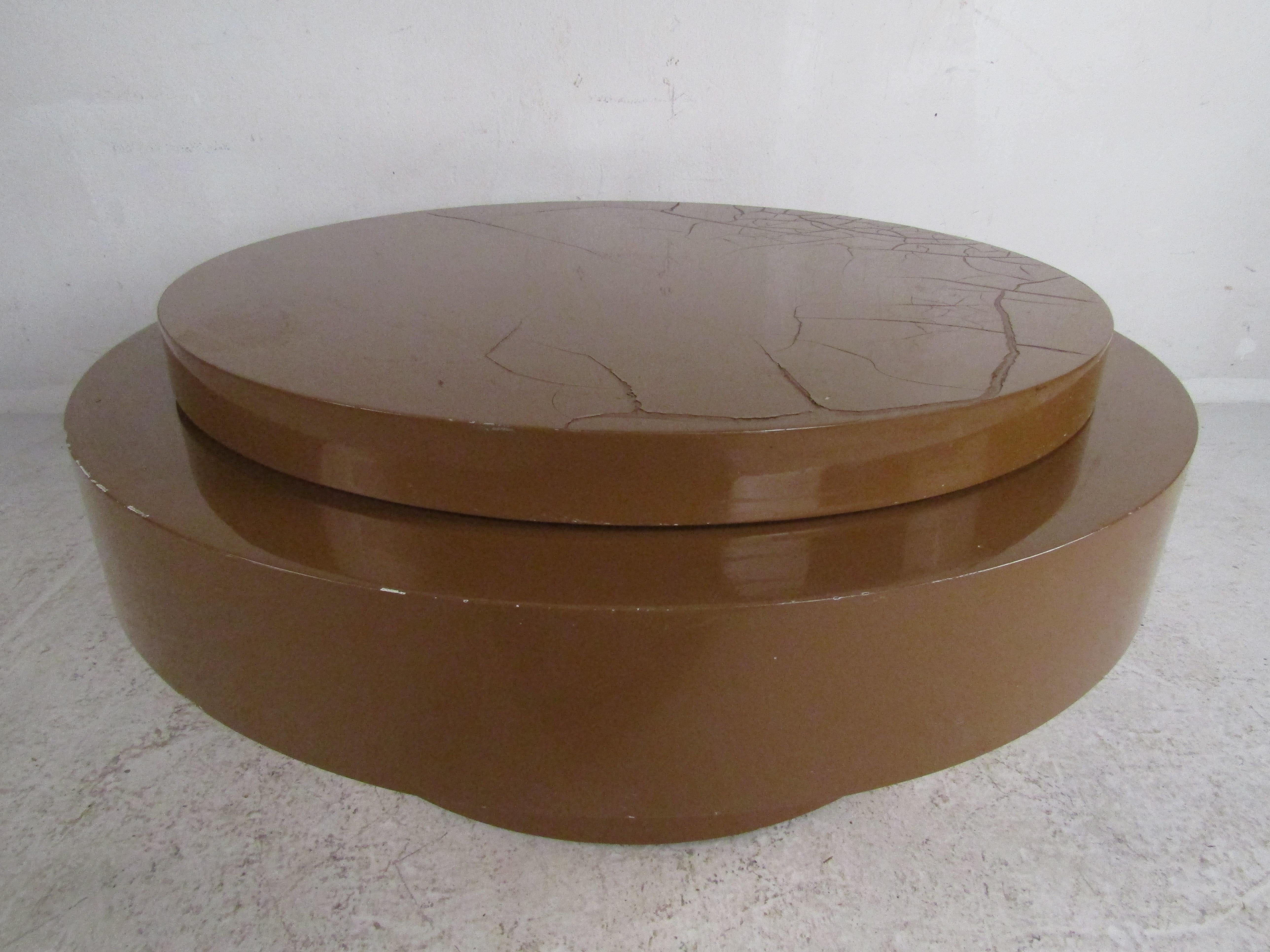 Laminate Unique Mid-Century Modern Circular Swivel Top Coffee Table For Sale