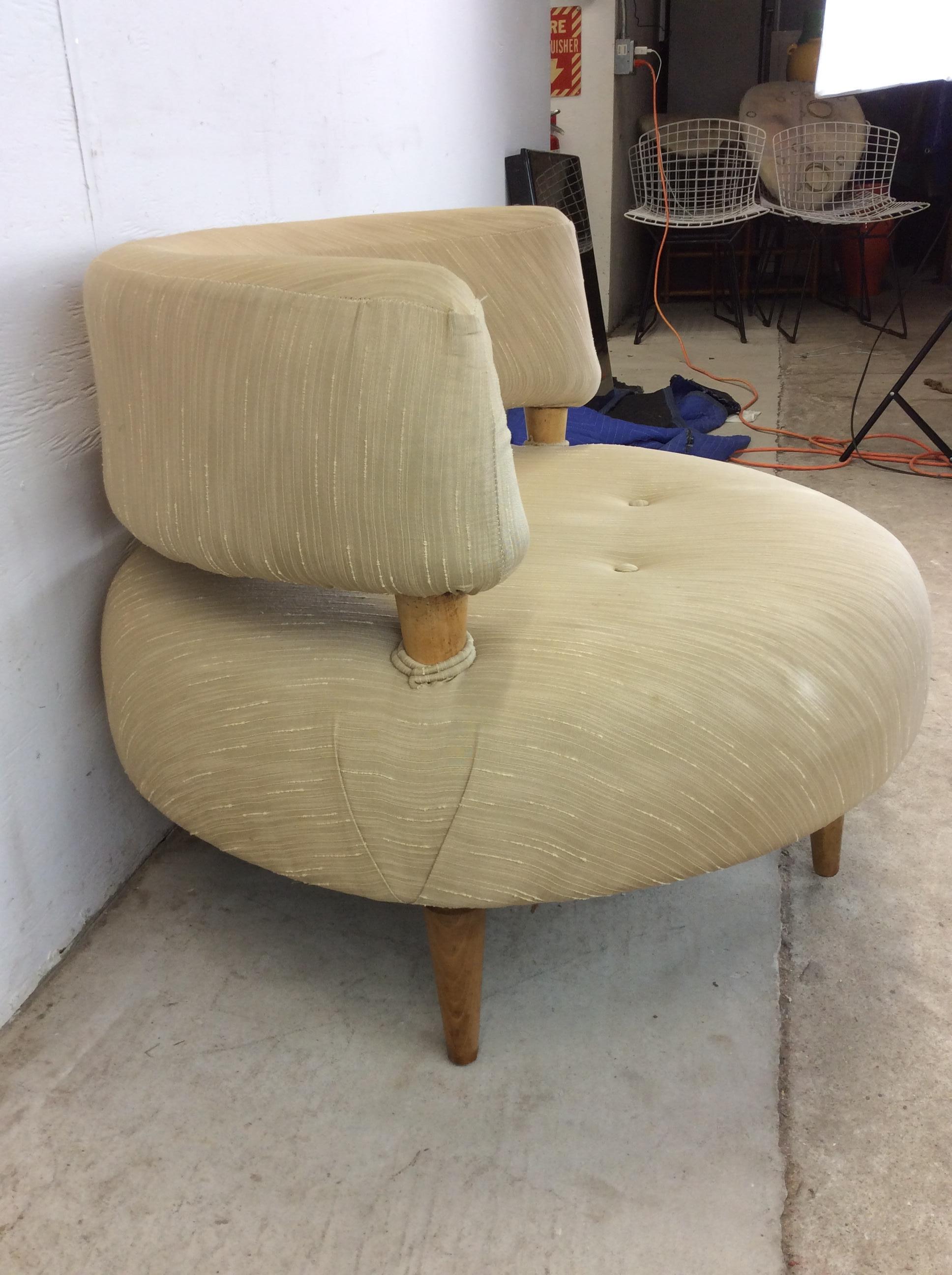 Fauteuil club unique de style moderne du milieu du siècle avec pieds fuselés en vente 7