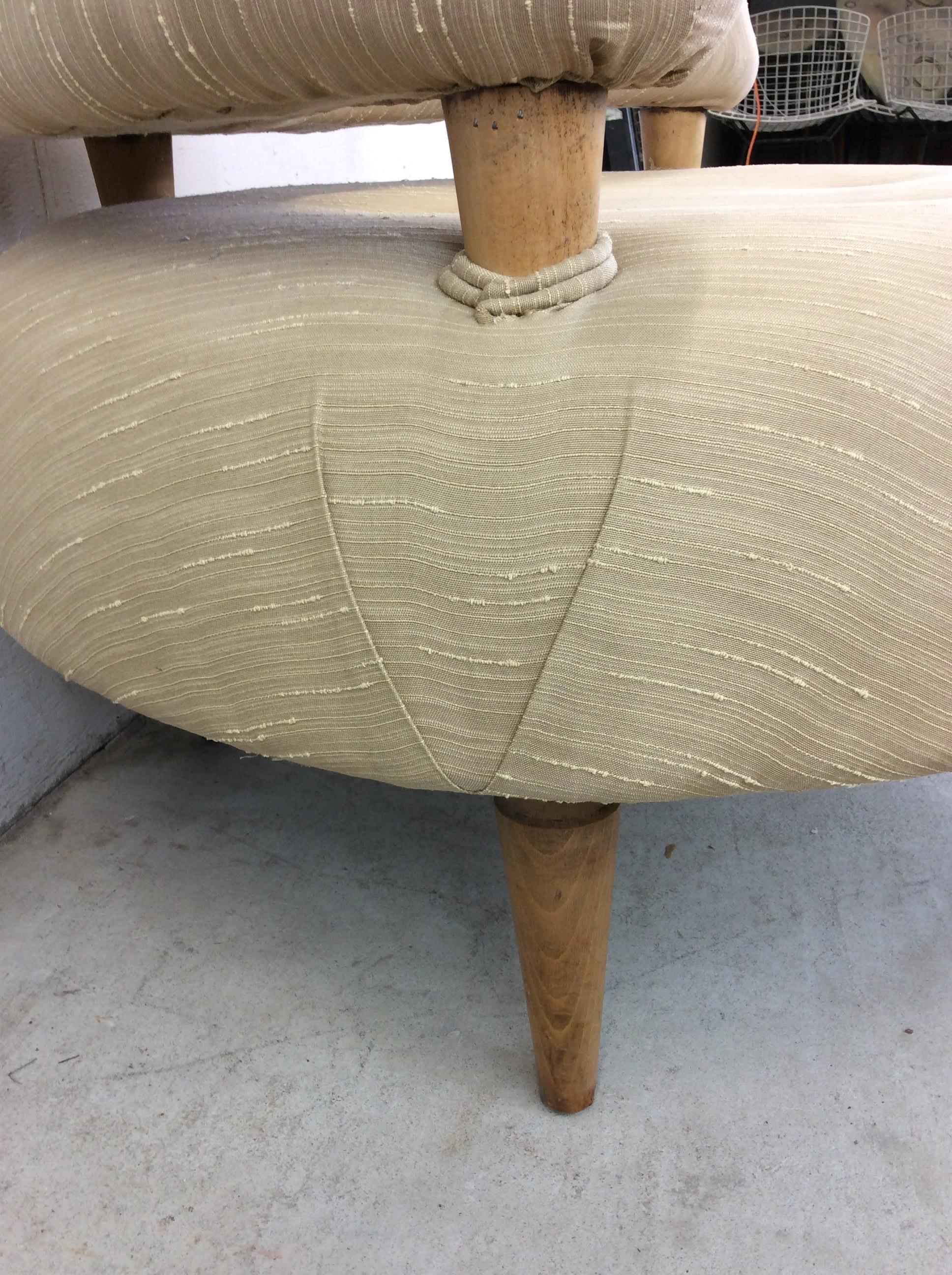 Fauteuil club unique de style moderne du milieu du siècle avec pieds fuselés en vente 8