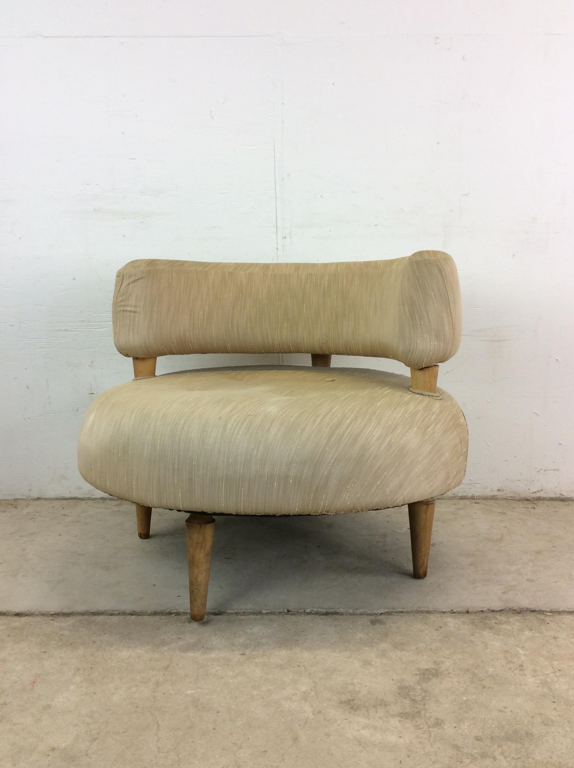 Fauteuil club unique de style moderne du milieu du siècle avec pieds fuselés en vente 9